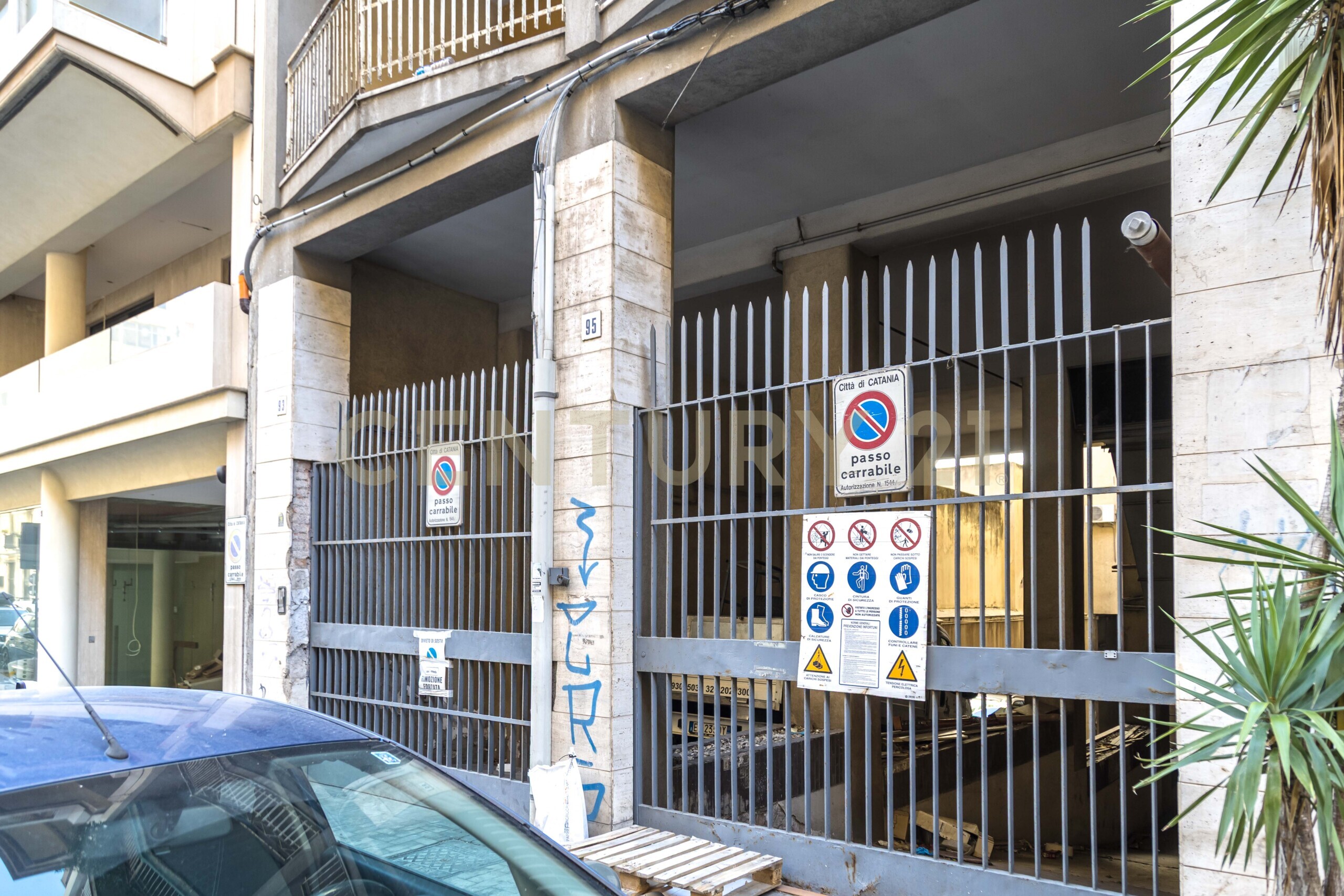 Posto auto scoperto ristrutturato in via milano 93, Catania