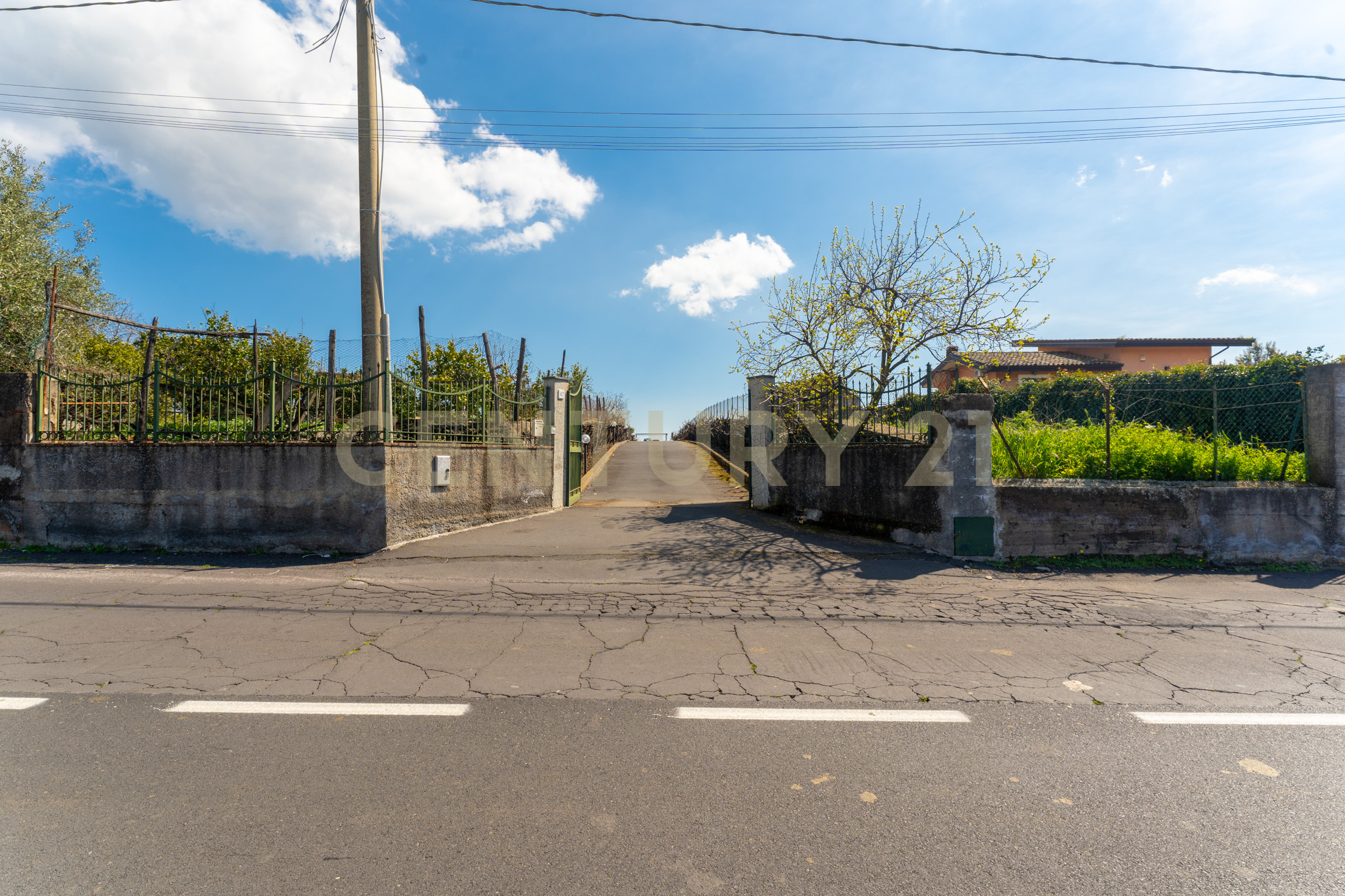 Villa con giardino in via ramondetta 47, Aci Sant'Antonio
