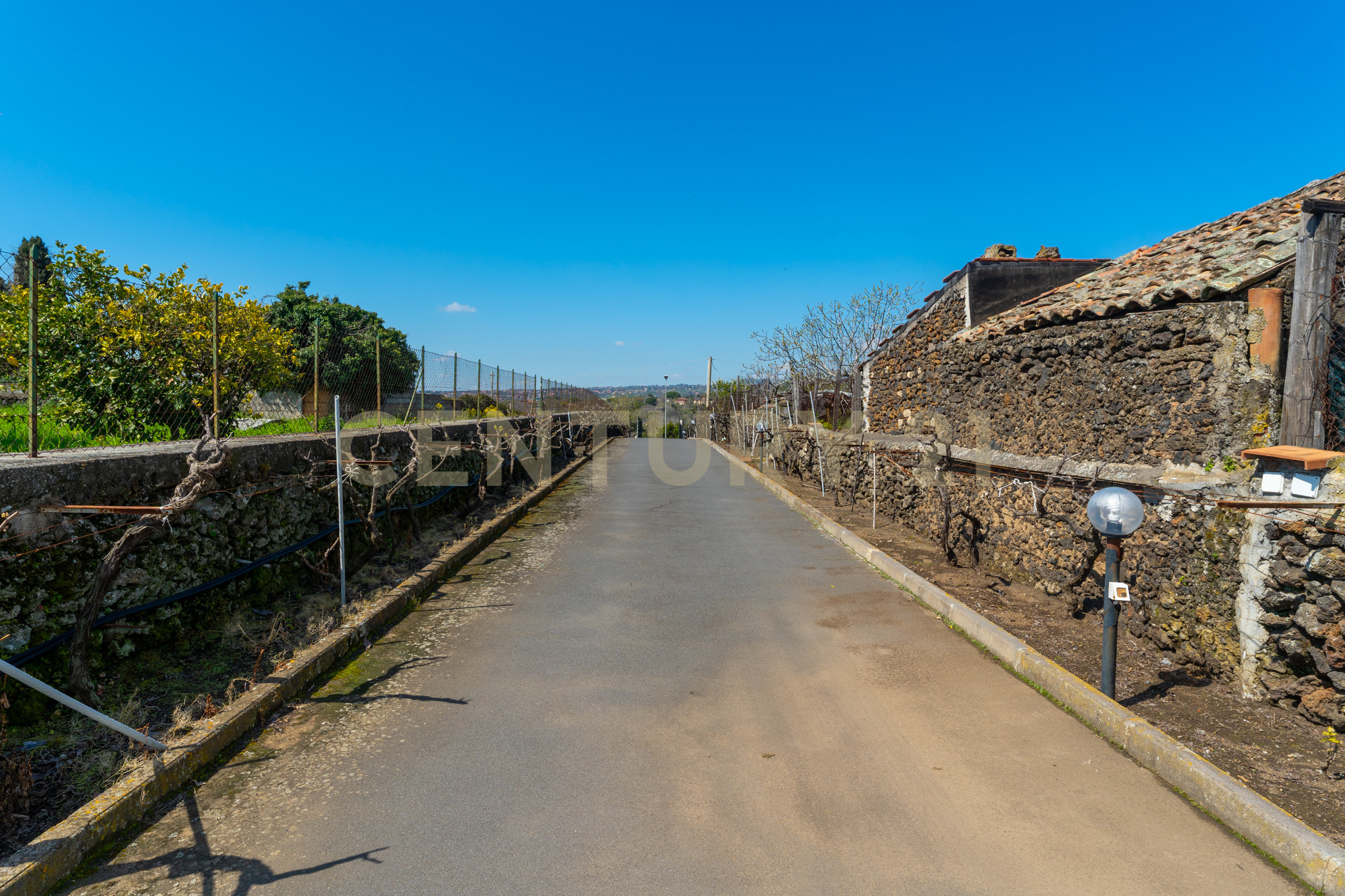 Villa con giardino in via ramondetta 47, Aci Sant'Antonio