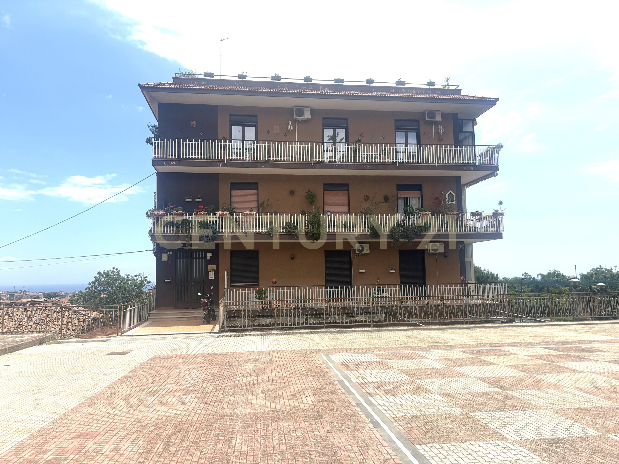 Quadrilocale vista mare in via finocchiari 143, Aci Catena