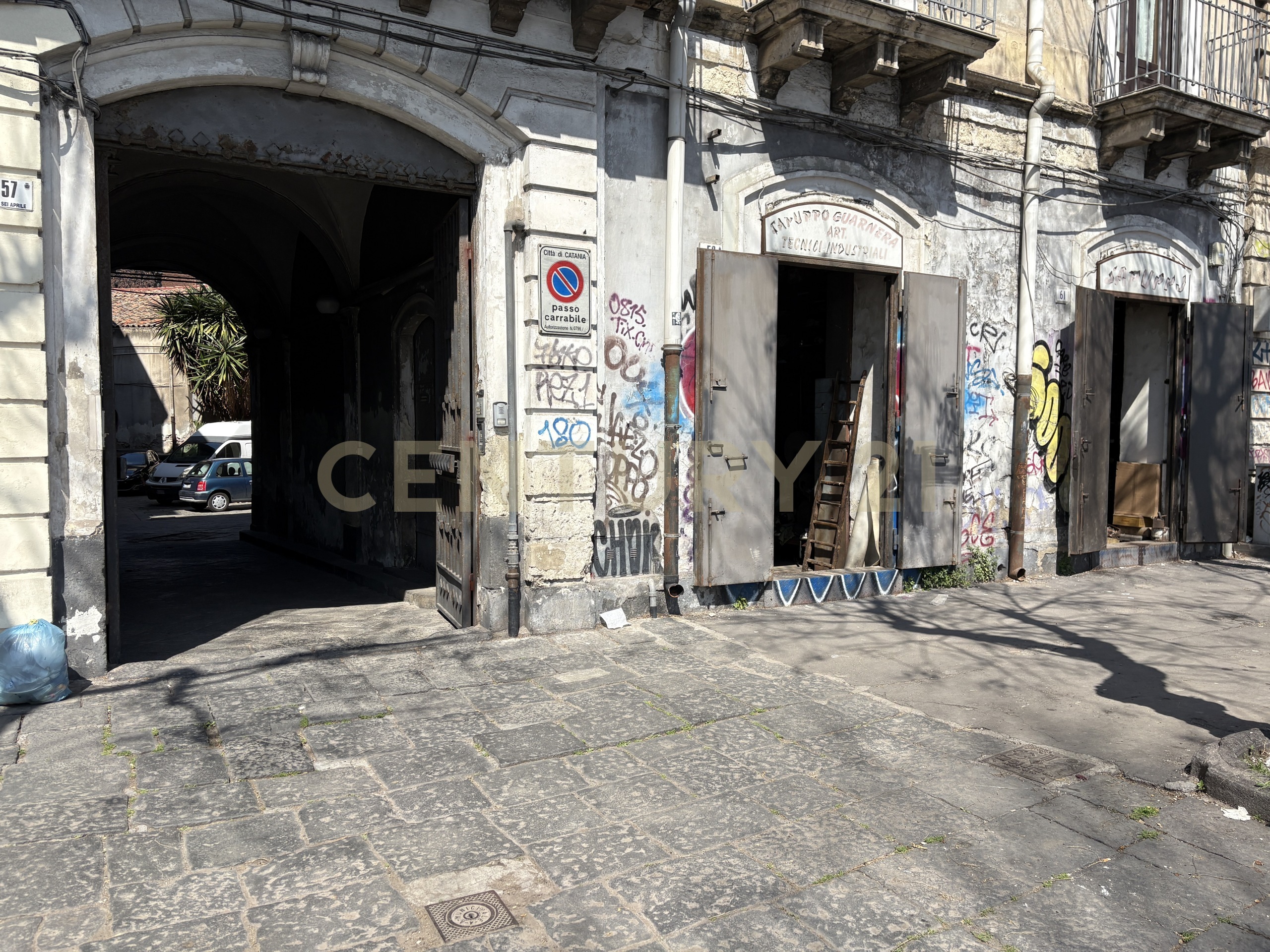 Locale commerciale da ristrutturare in via 6 aprile 61, Catania