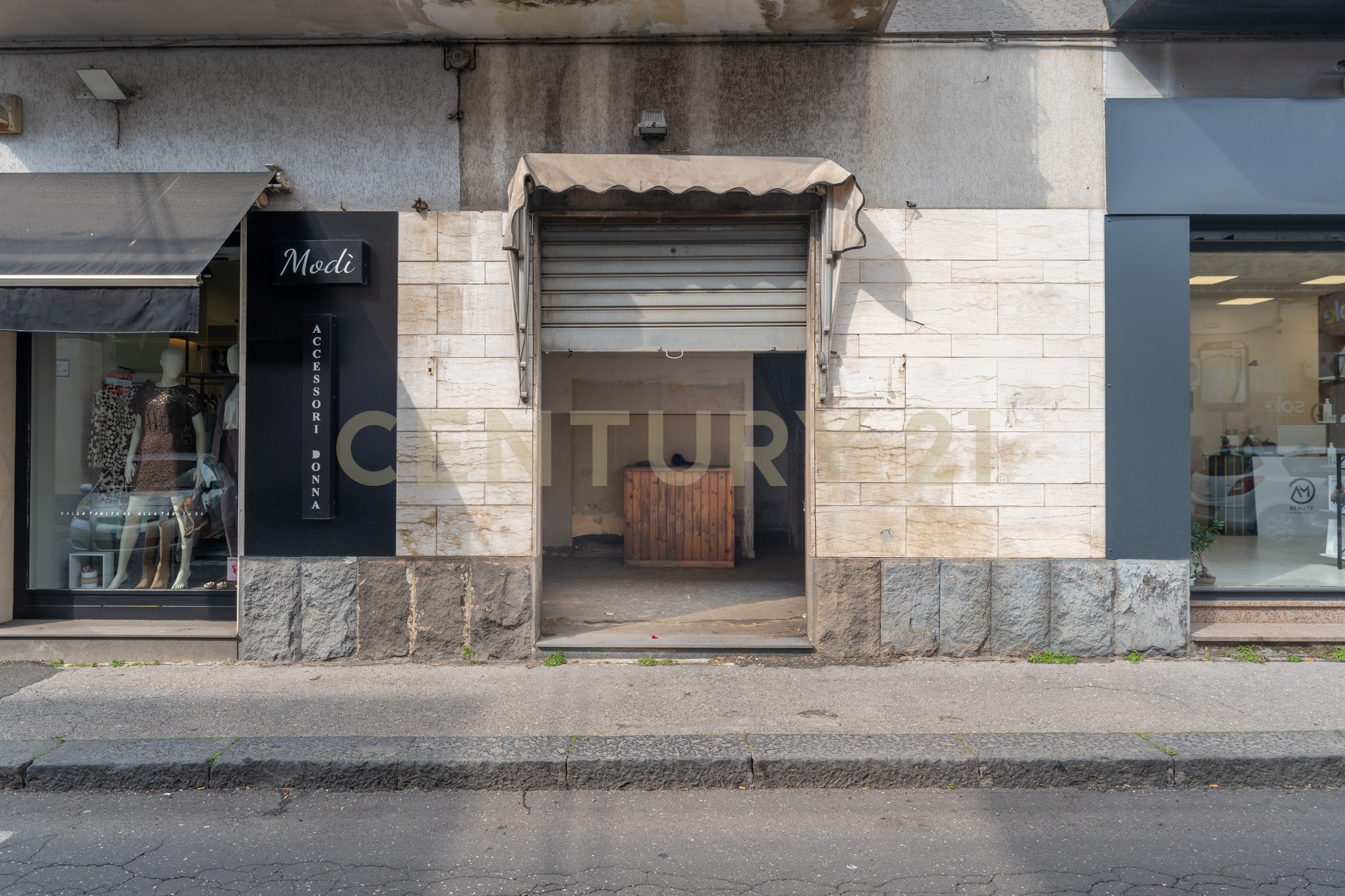 Locale commerciale da ristrutturare in via del bosco 107, Catania