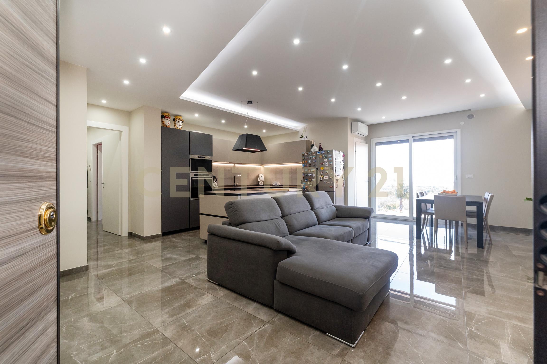 Trilocale con box doppio in via dell'aratro 14, Catania