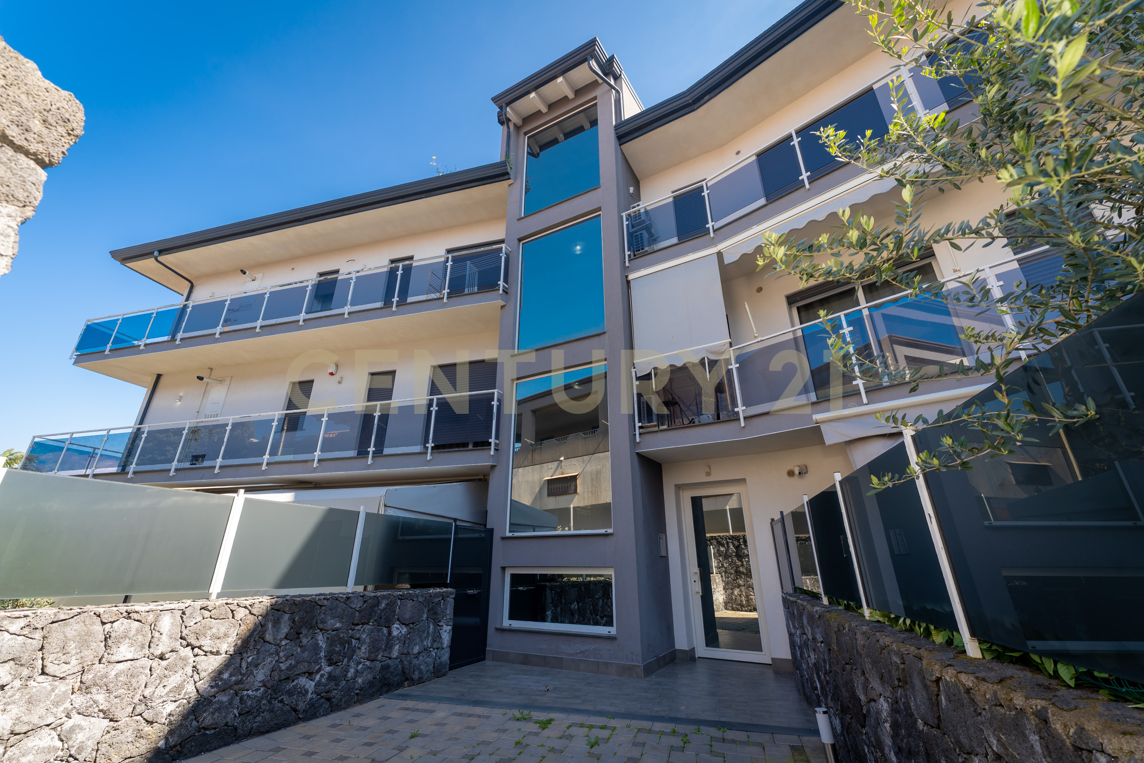 Trilocale con box doppio in via dell'aratro 14, Catania