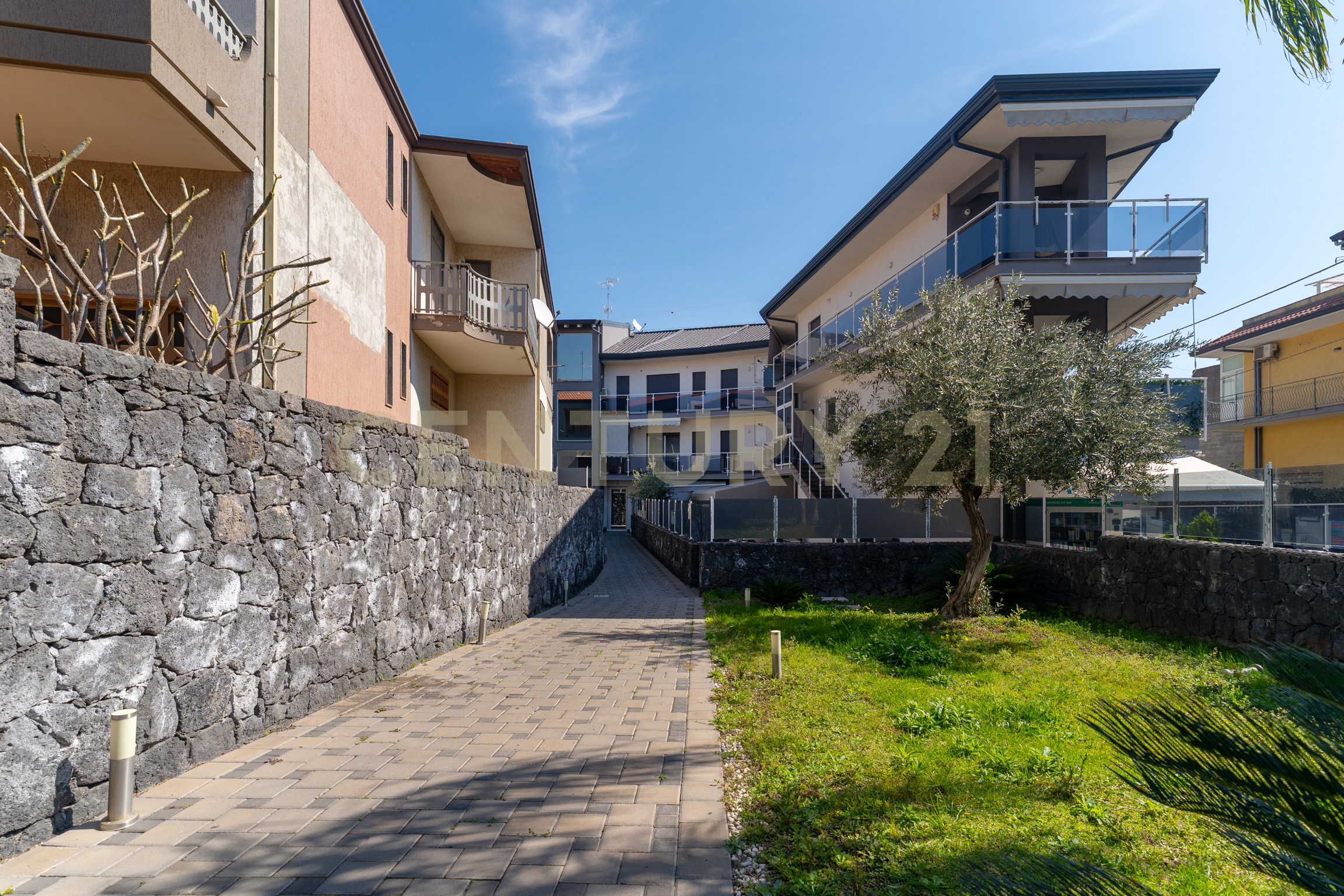 Trilocale con box doppio in via dell'aratro 14, Catania