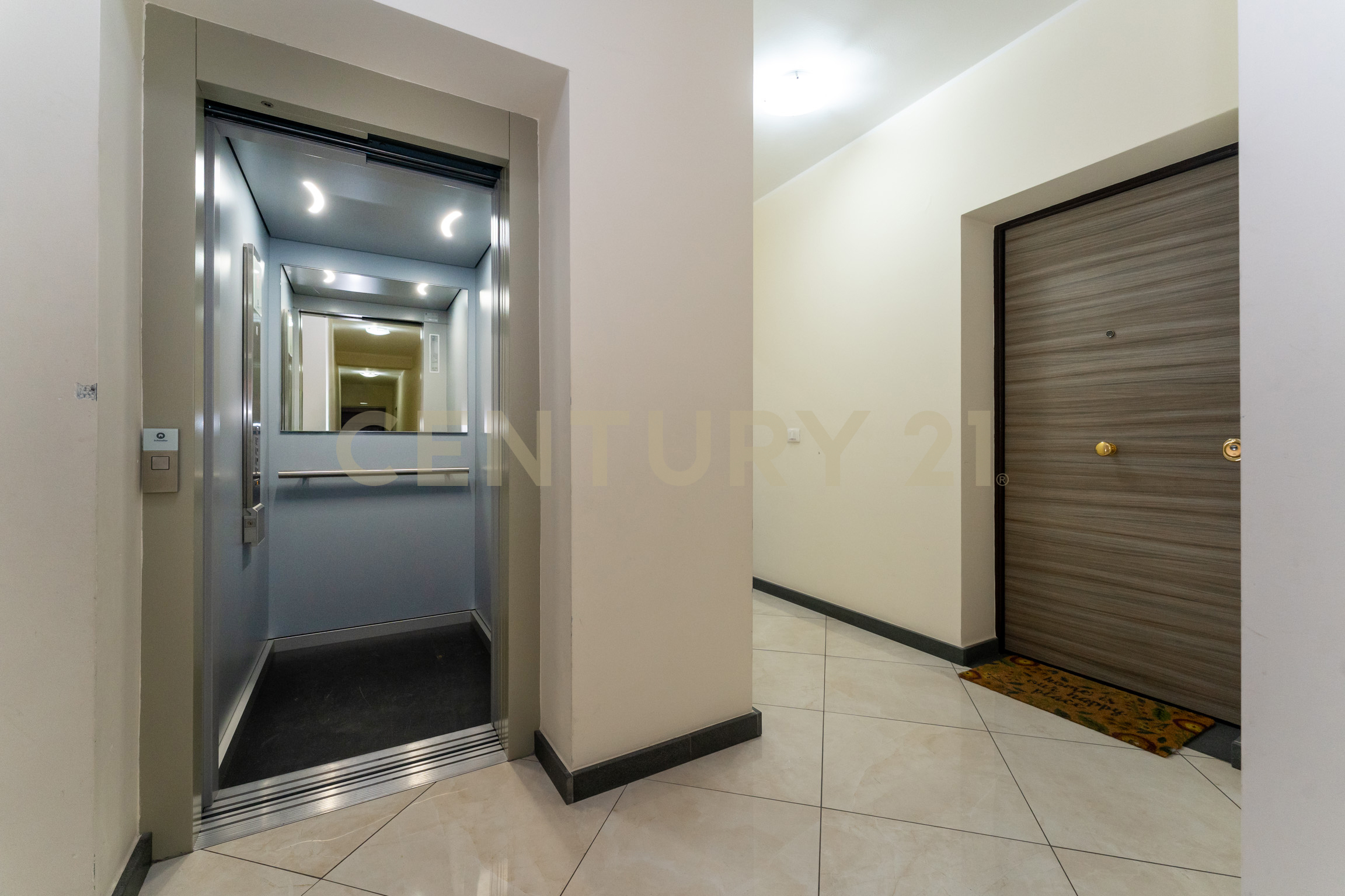 Trilocale con box doppio in via dell'aratro 14, Catania