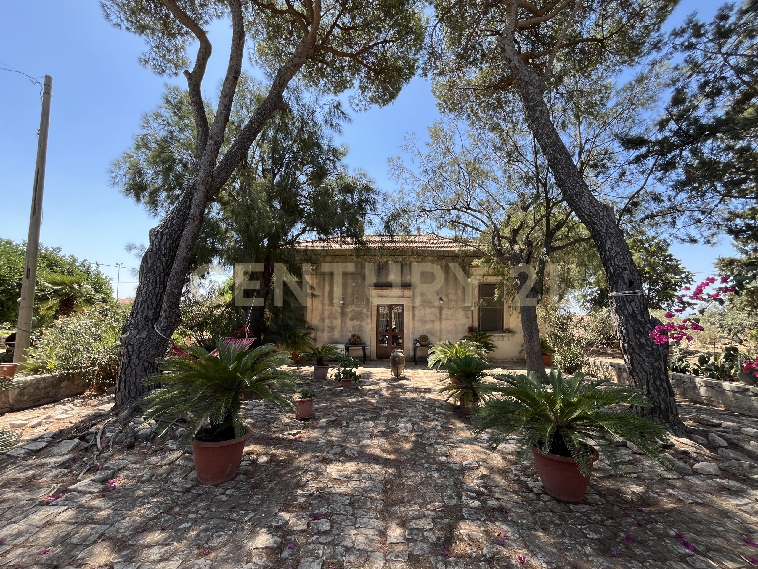 Villa con giardino in pirato cava maria 39, Modica