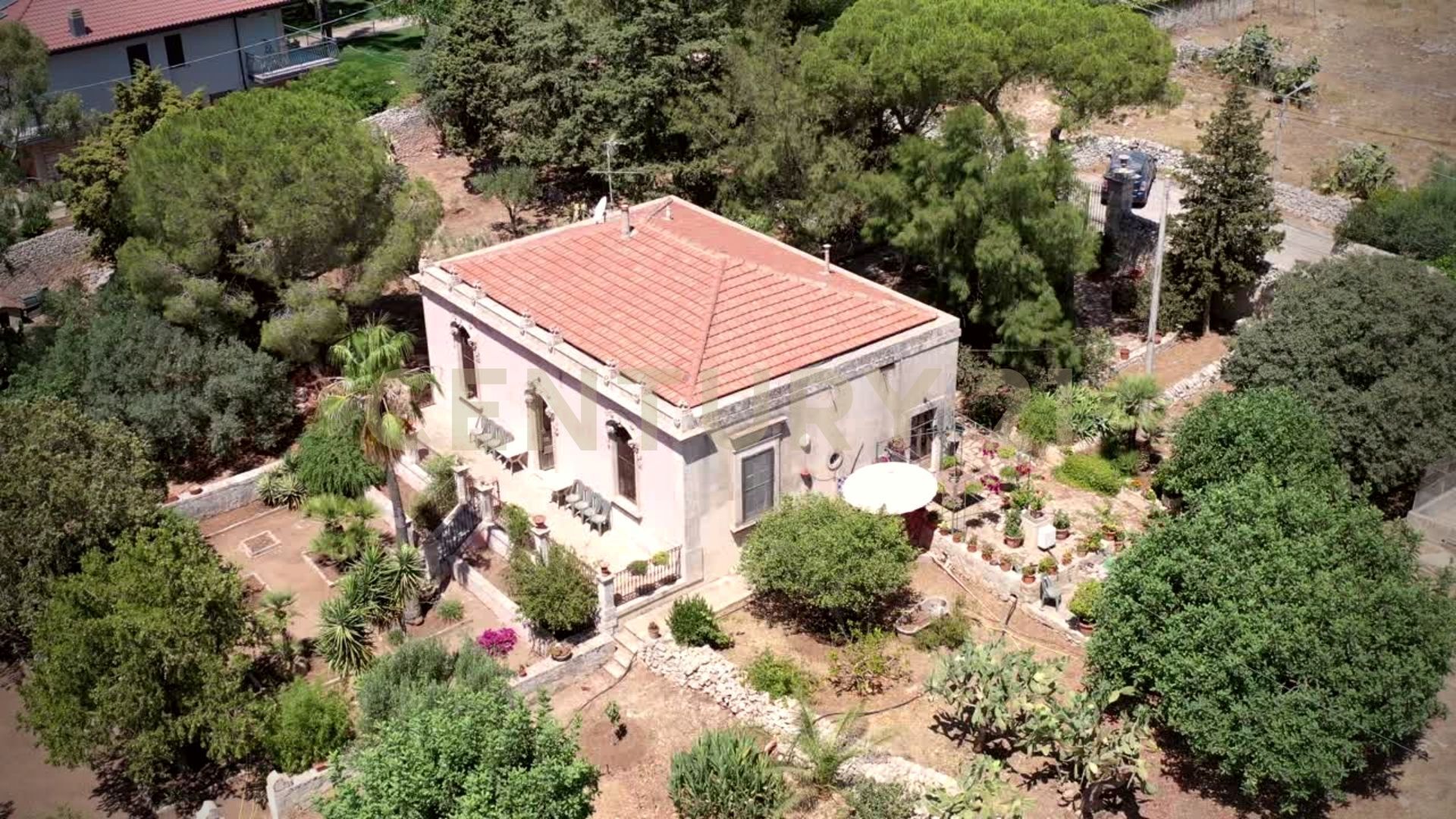 Villa con giardino in pirato cava maria 39, Modica