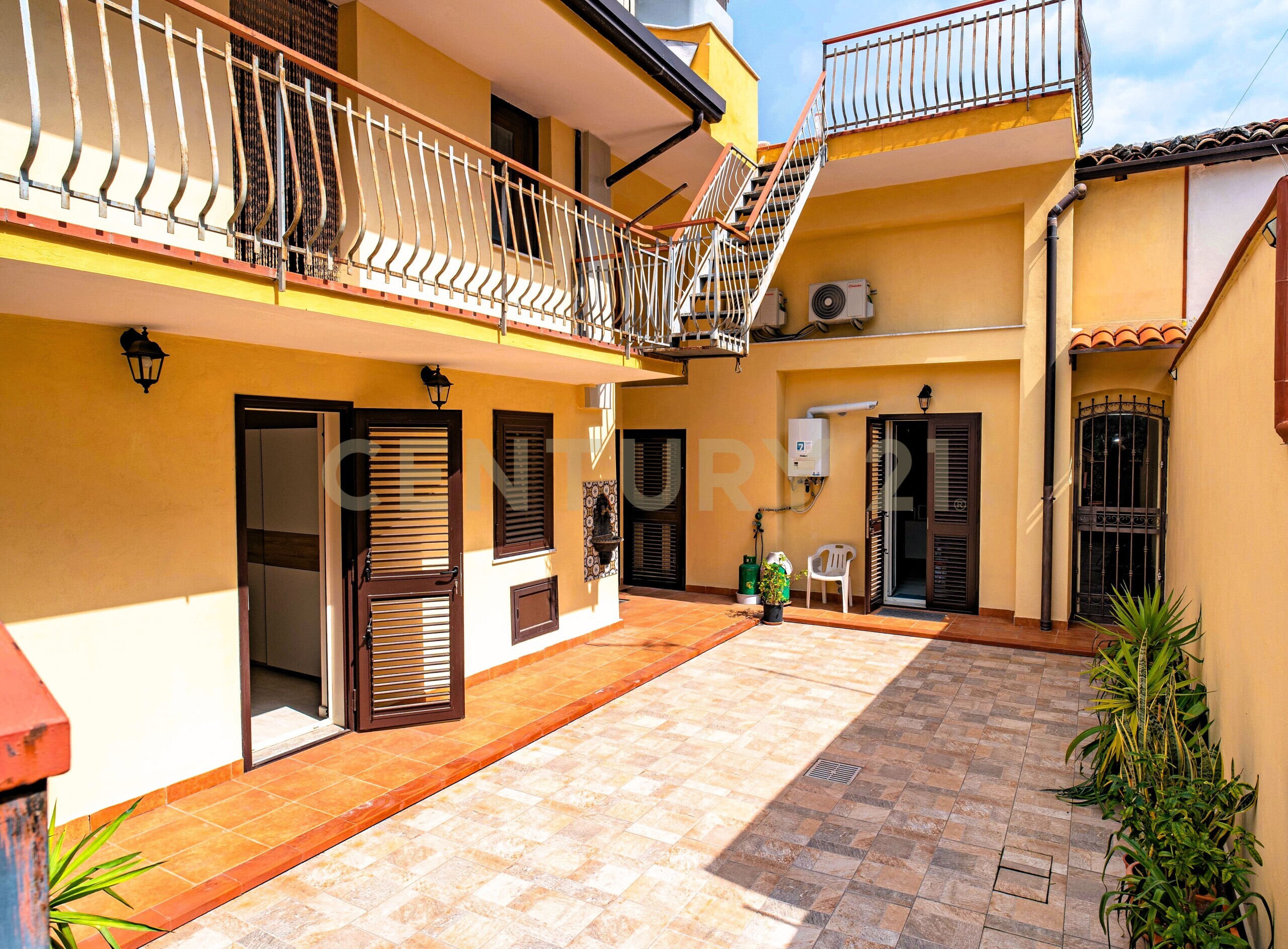 Casa indipendente con giardino in via stella 15, Catania