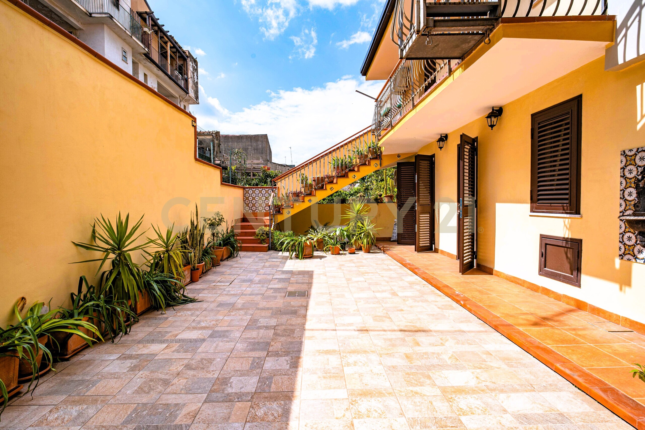 Casa indipendente con giardino in via stella 15, Catania