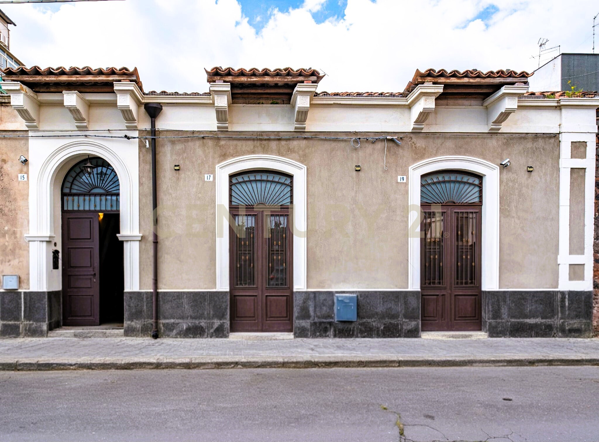 Casa indipendente con giardino in via stella 15, Catania