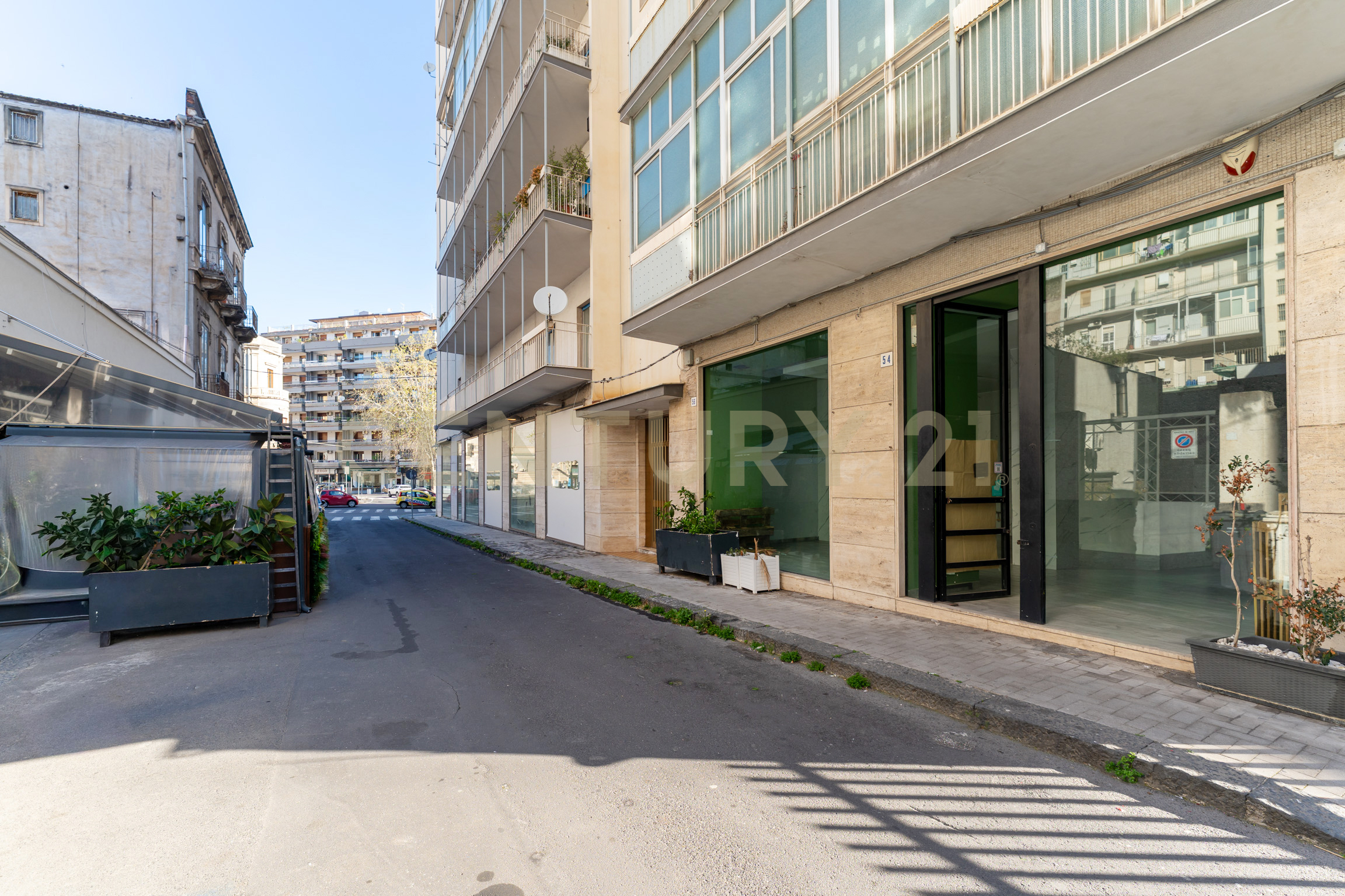 Locale commerciale in vendita in via mario sangiorgi 56, Catania