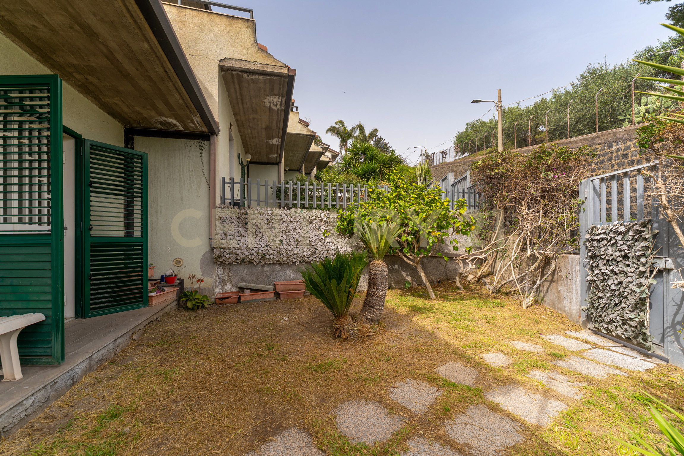 Villa con giardino in via santa rosa da lima 17, Catania