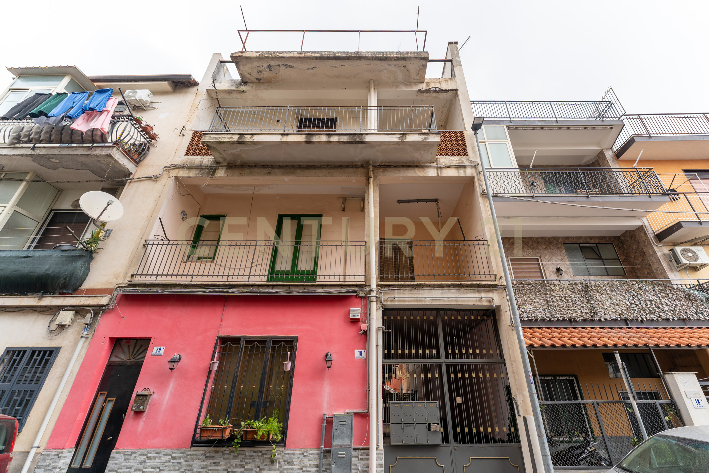 Quadrilocale con terrazzo in via dei sanguinelli 18, Catania