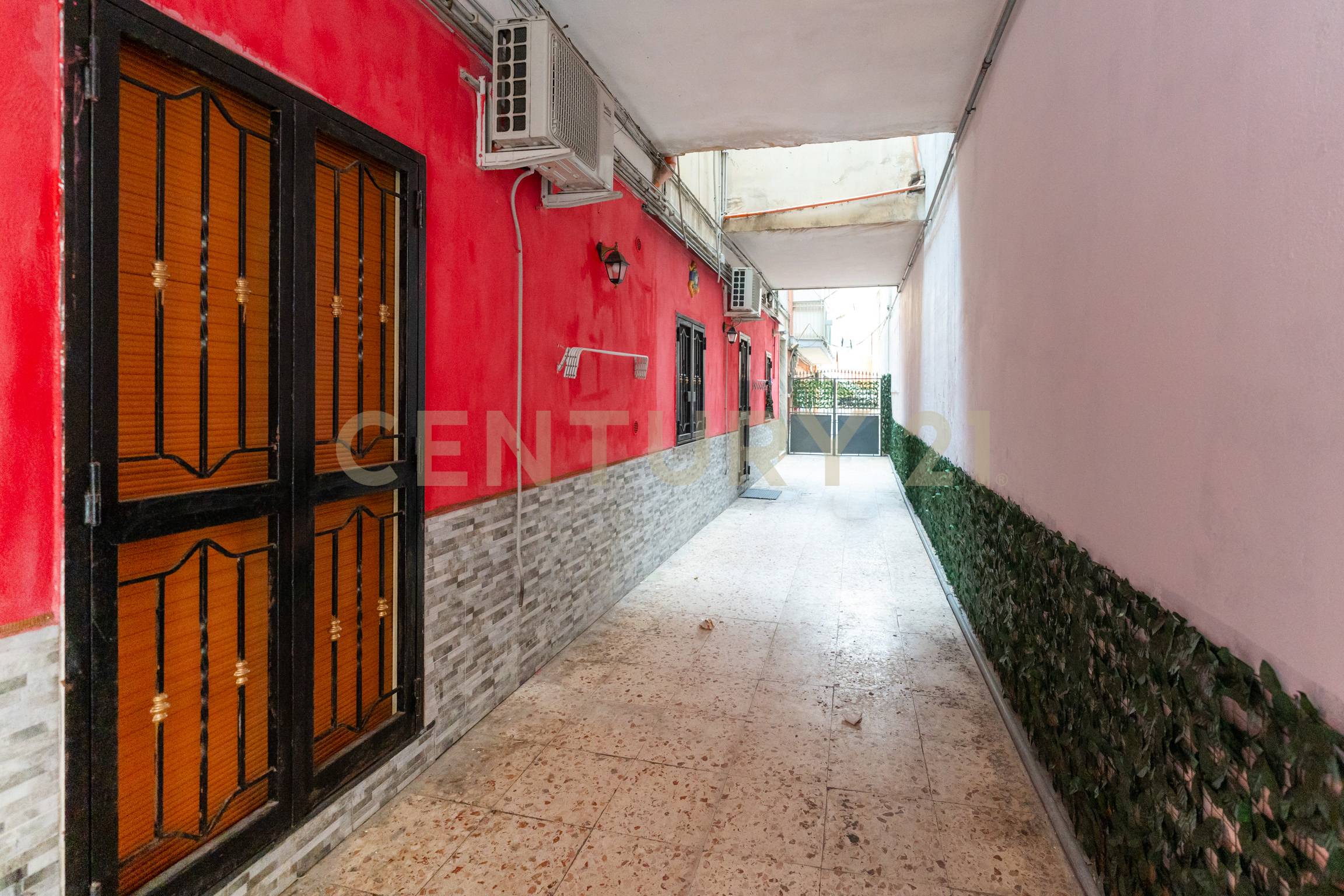 Quadrilocale con terrazzo in via dei sanguinelli 18, Catania