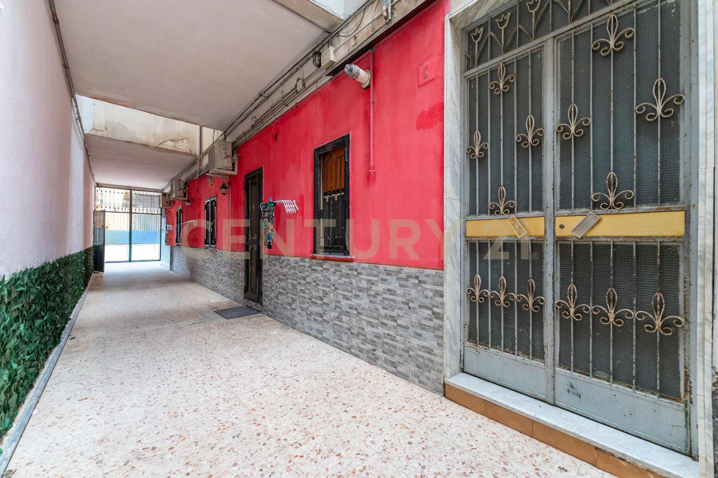 Quadrilocale con terrazzo in via dei sanguinelli 18, Catania