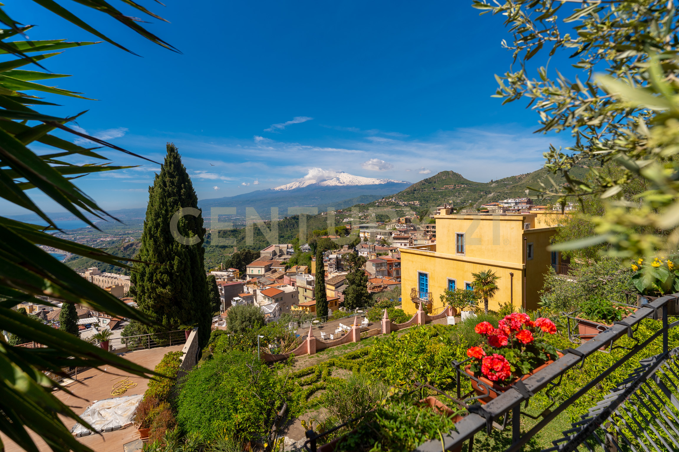 Villa con giardino in via leonardo da vinci 5, Taormina