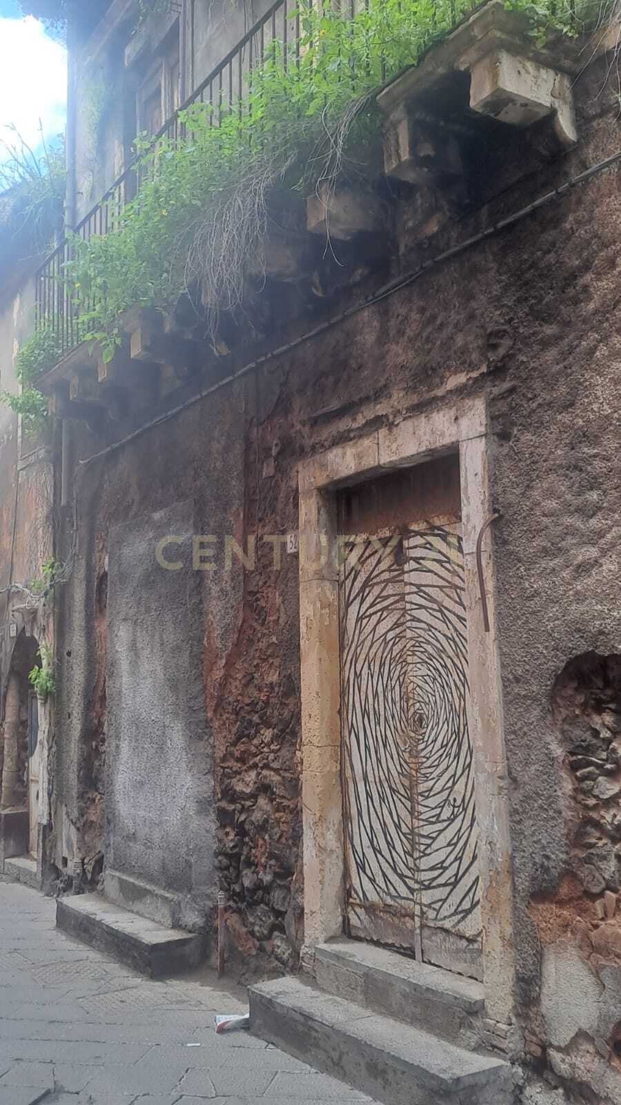 Trilocale da ristrutturare in via pistone 48b, Catania