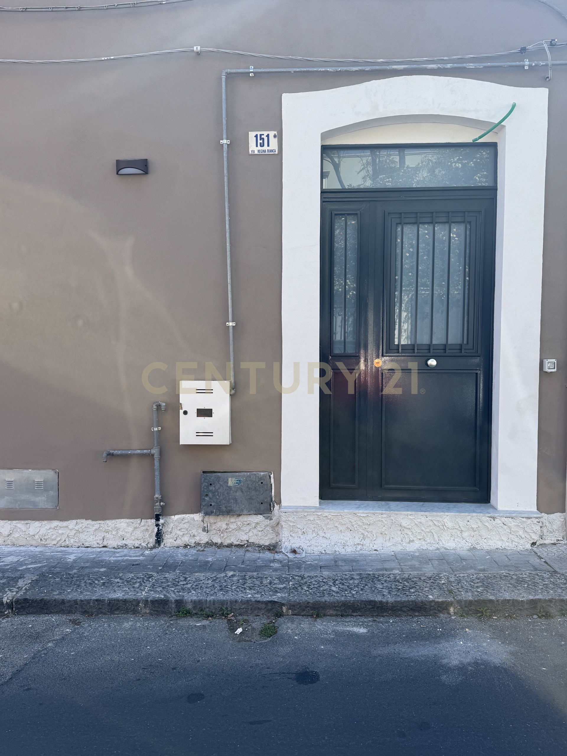 Bilocale con terrazzo in via regina bianca 151, Catania