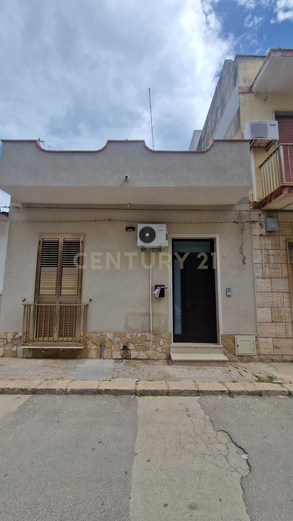 Casa indipendente con terrazzo in via l. bissolati, Pachino