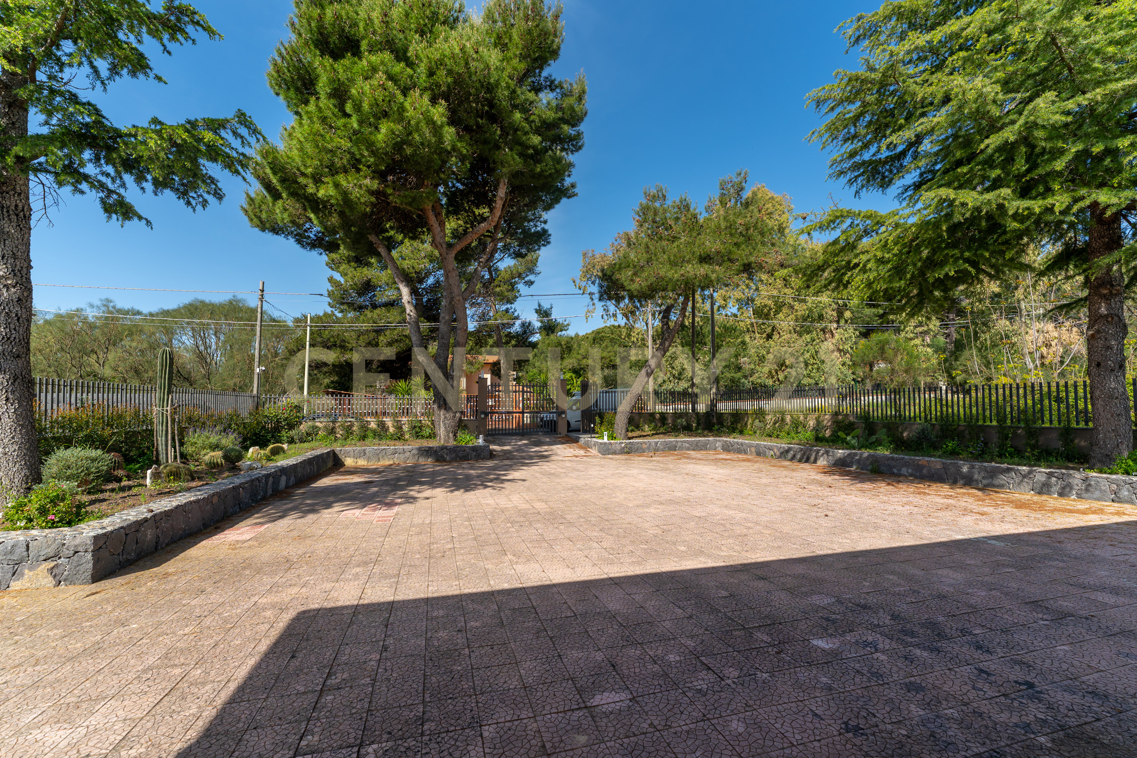 Casa indipendente con giardino in via palermo 82, Nicolosi