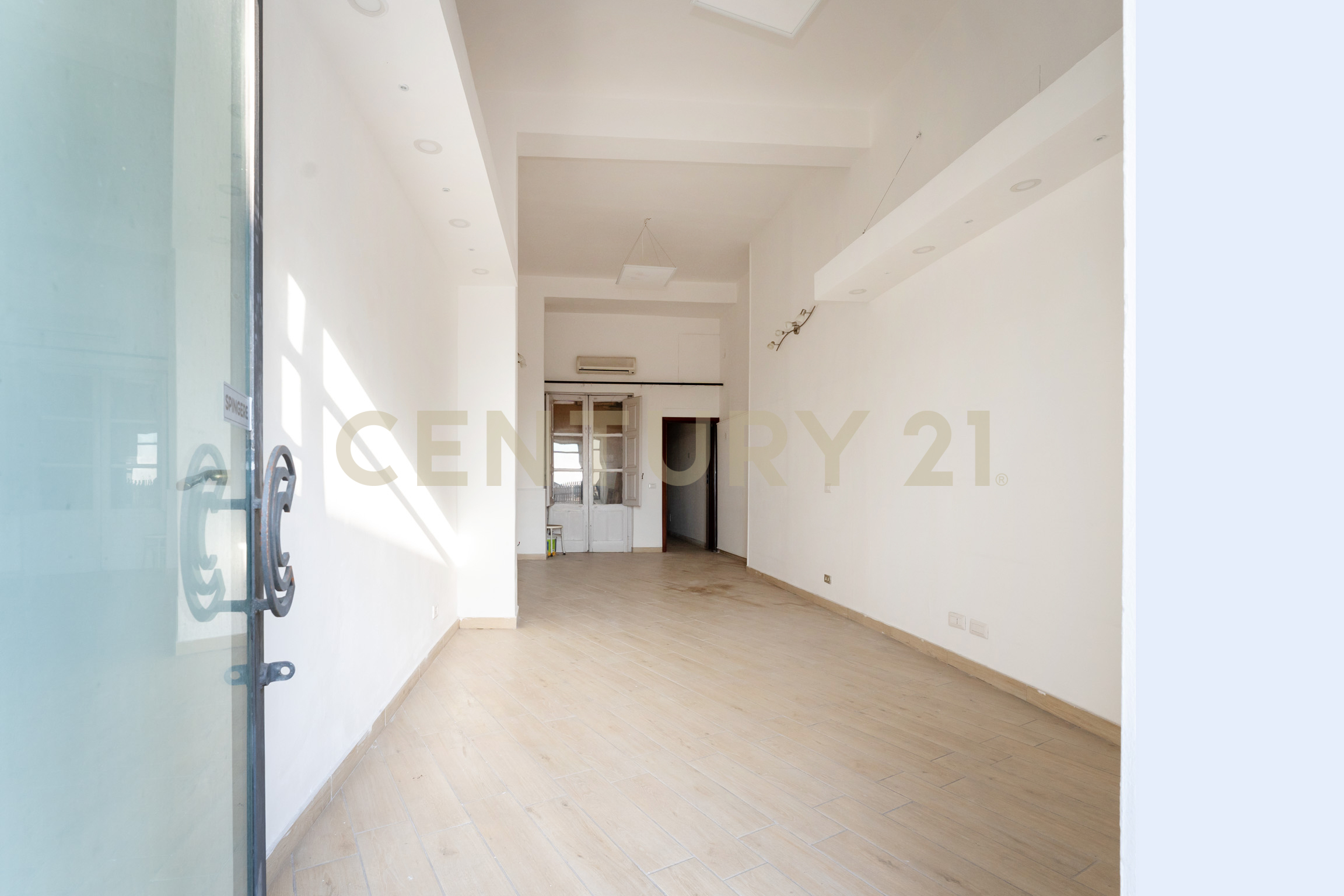 Locale commerciale da ristrutturare in via nizzeti, Tremestieri Etneo