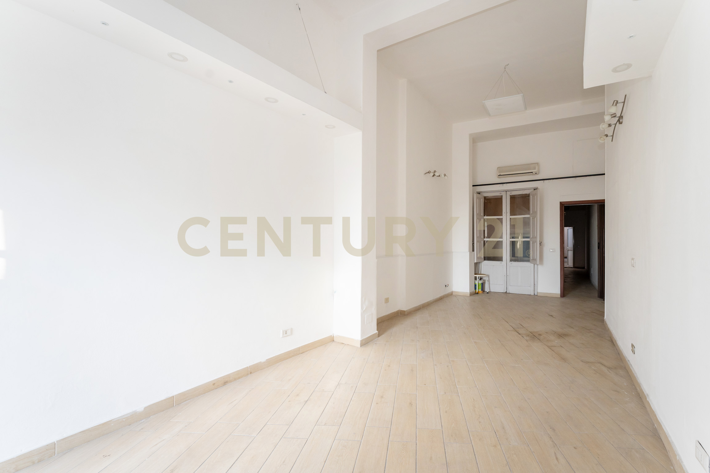 Locale commerciale da ristrutturare in via nizzeti, Tremestieri Etneo