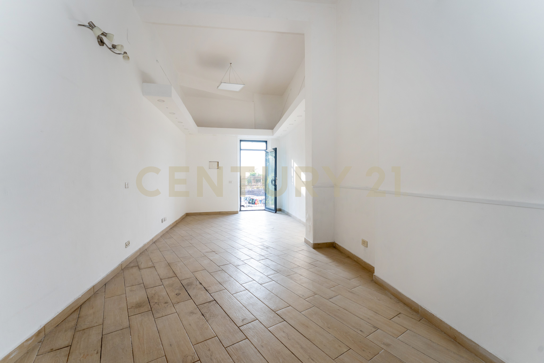 Locale commerciale da ristrutturare in via nizzeti, Tremestieri Etneo