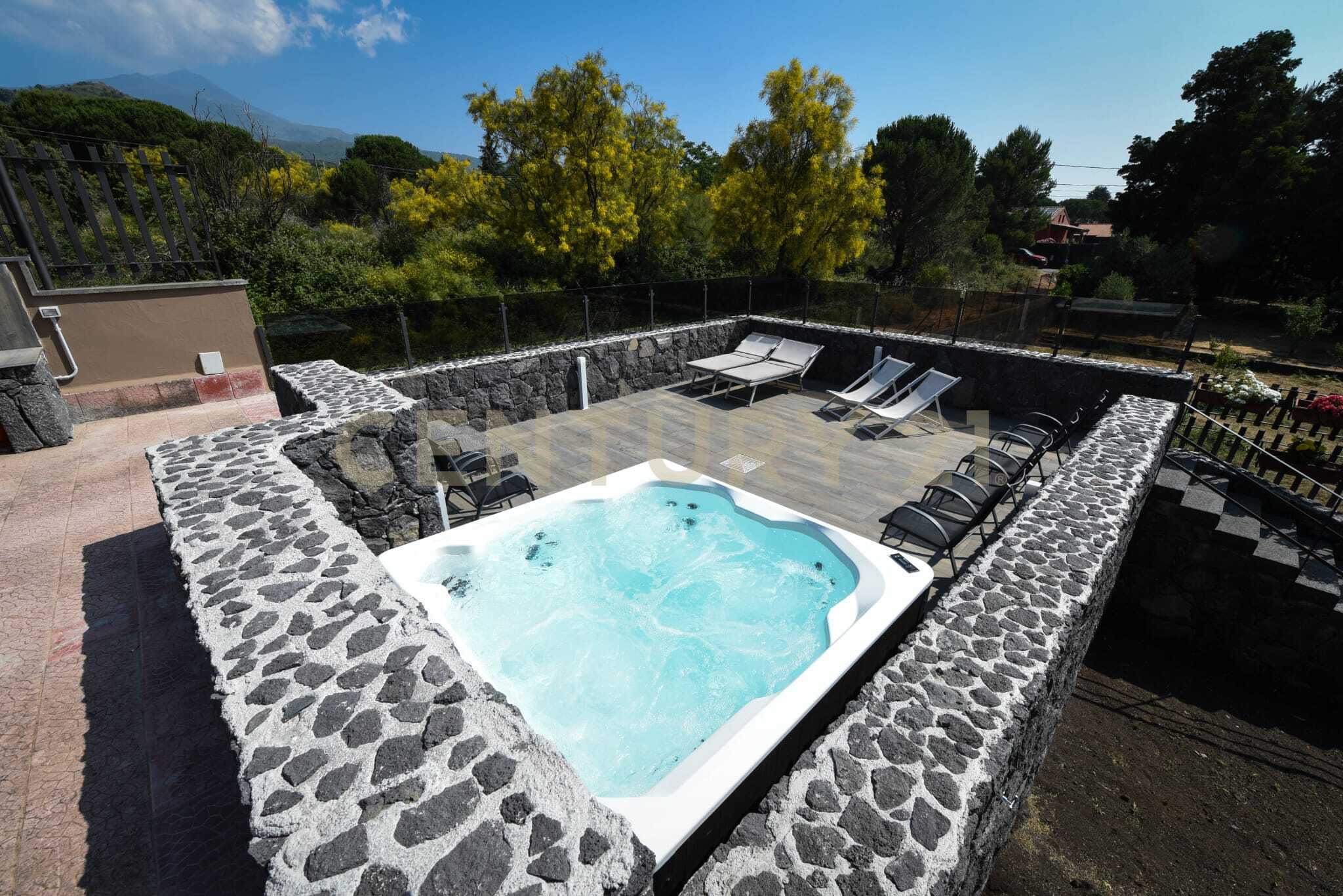 Villa con giardino in via palermo 82, Nicolosi