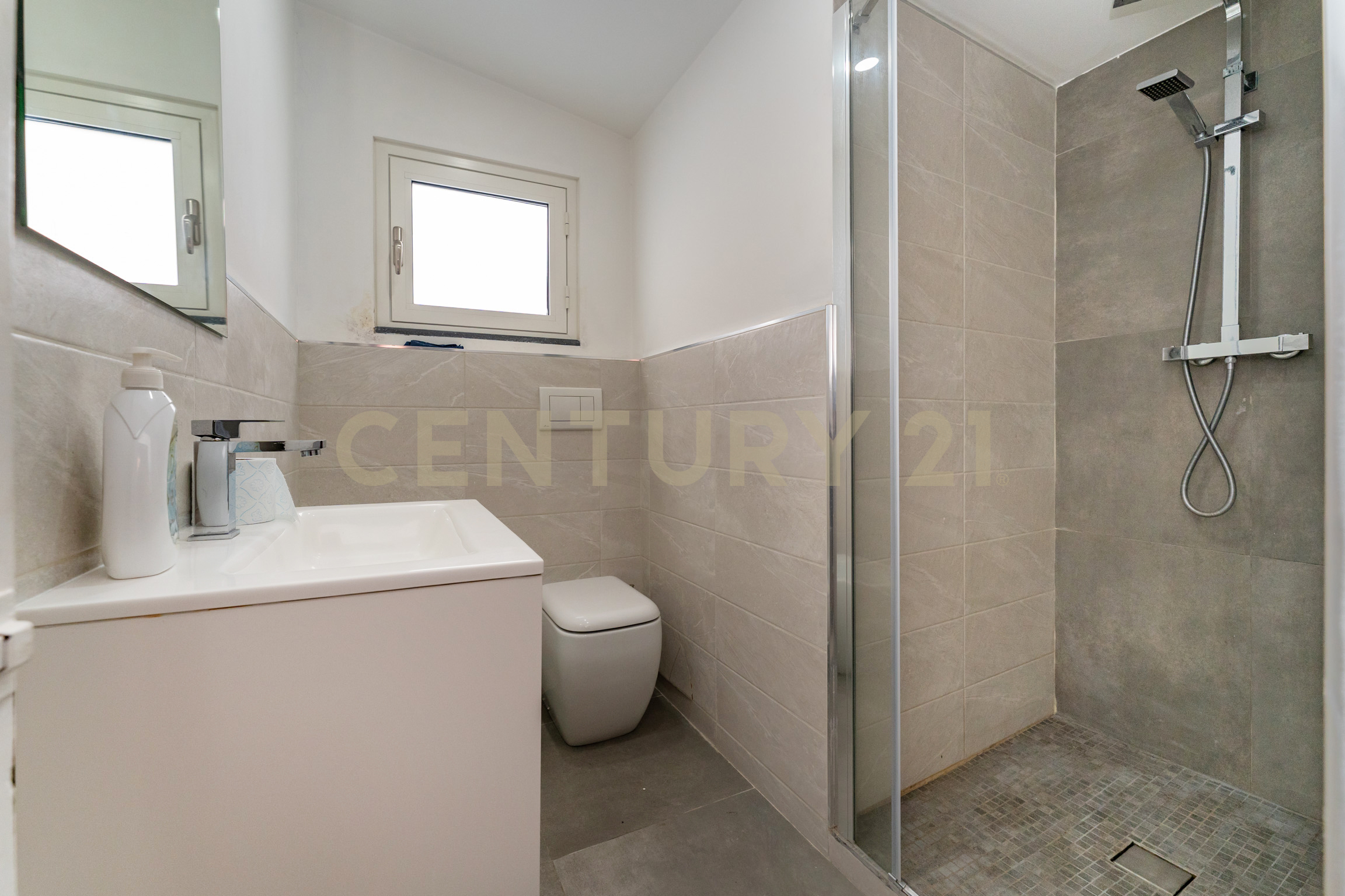 Trilocale con terrazzo in via cordai 96, Catania