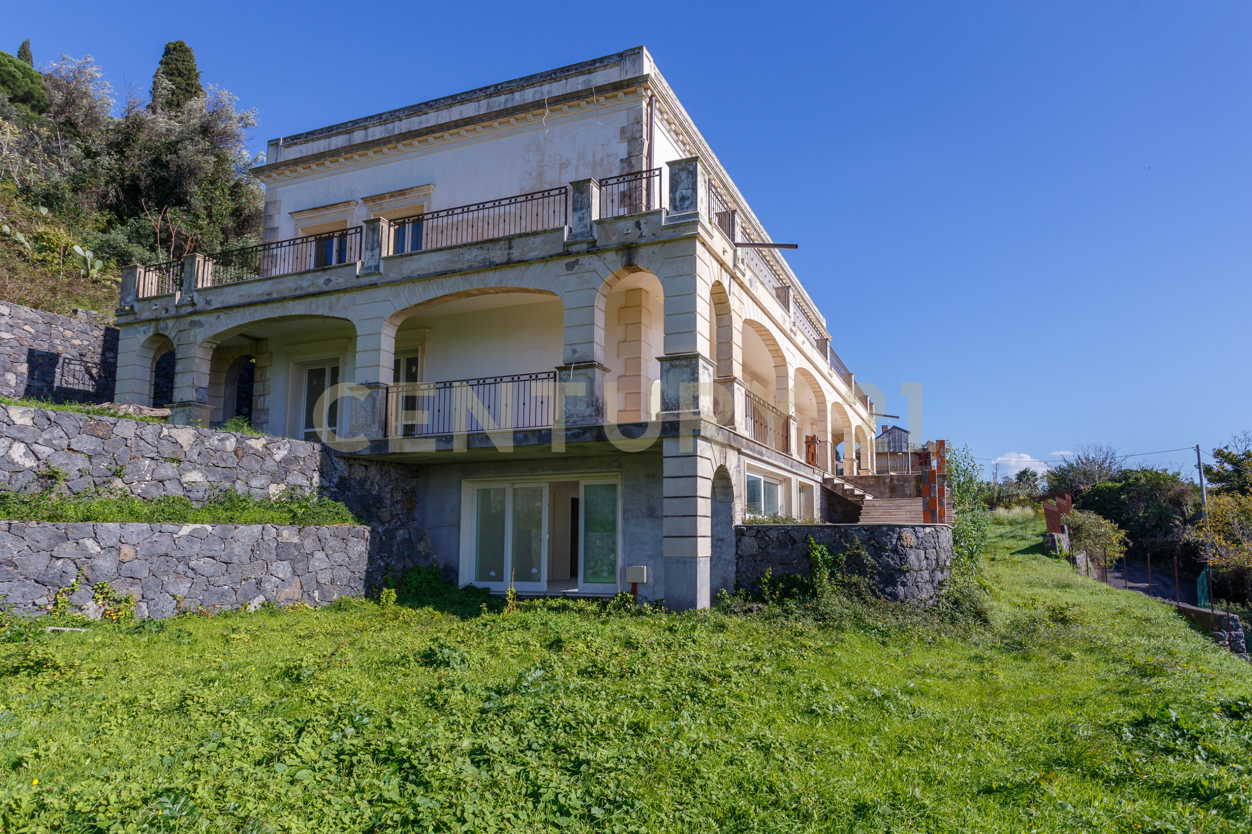 Villa con giardino in via casalrosato 19, Valverde