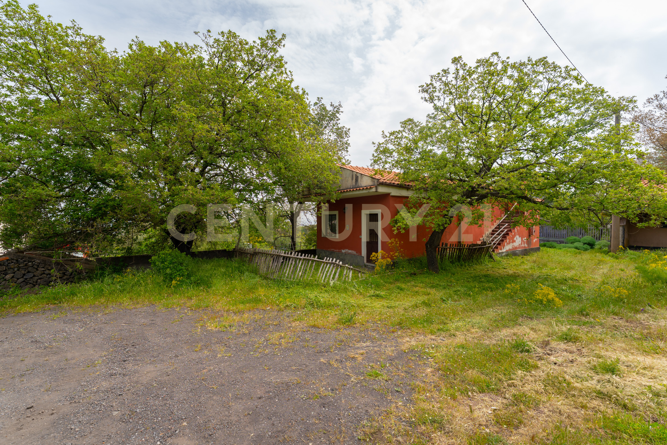 Bilocale con giardino in contrada petto dragone, Linguaglossa
