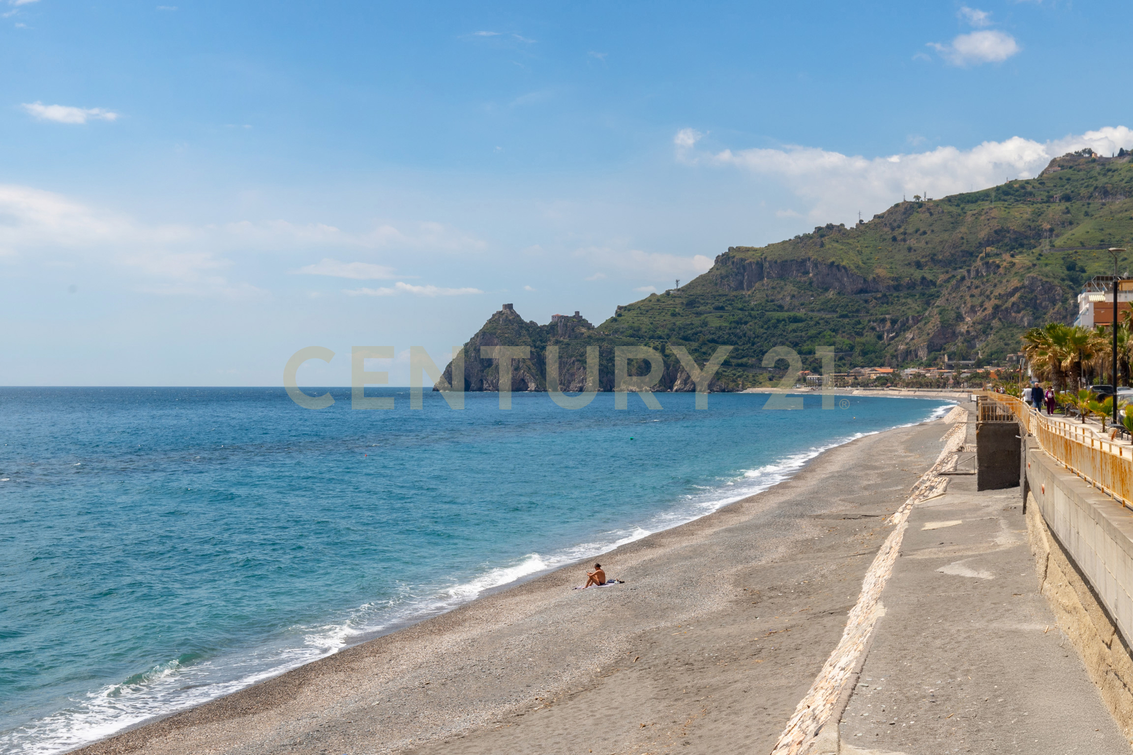 Bilocale vista mare in via lungomare 2, Sant'Alessio Siculo