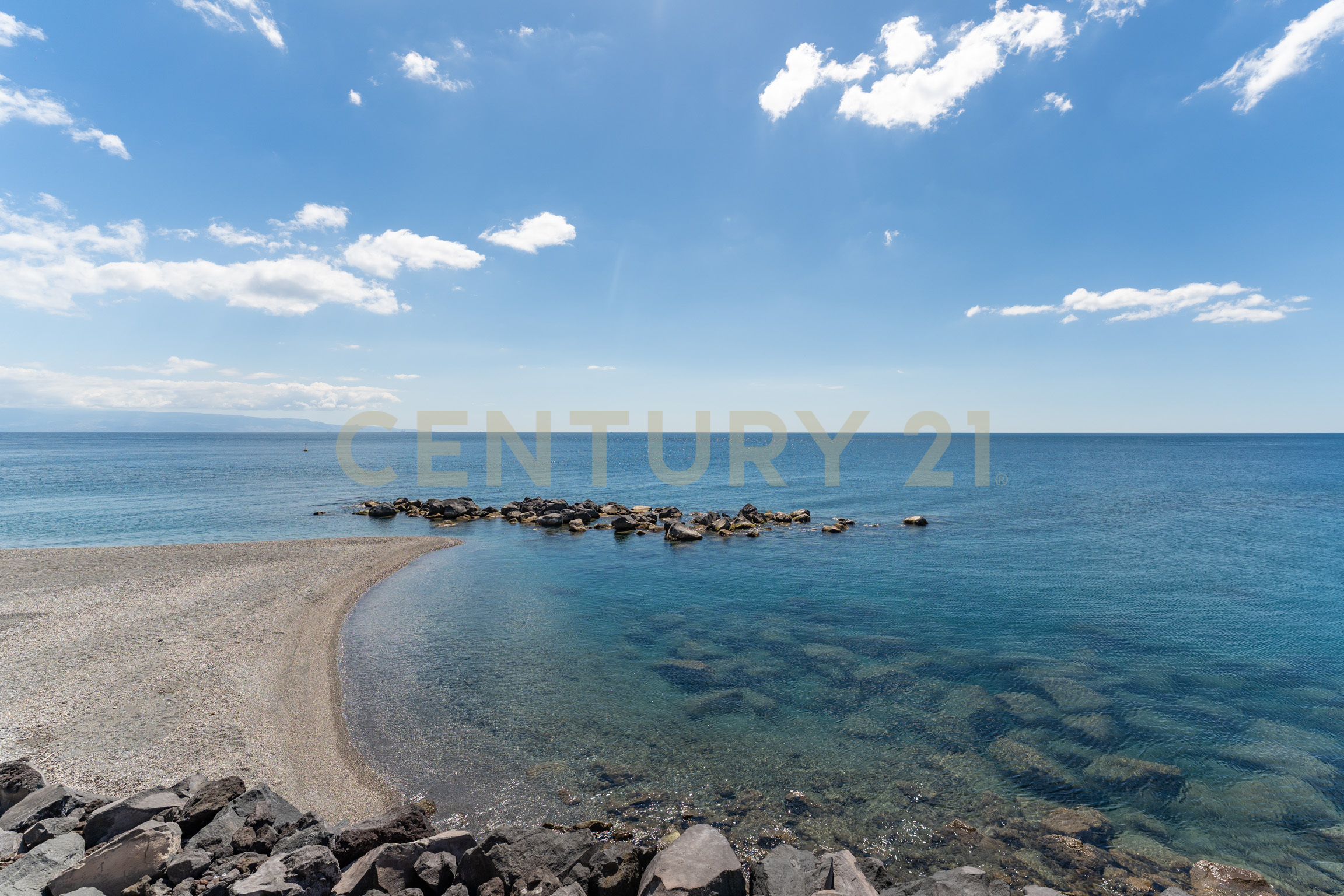 Bilocale vista mare in via lungomare 2, Sant'Alessio Siculo