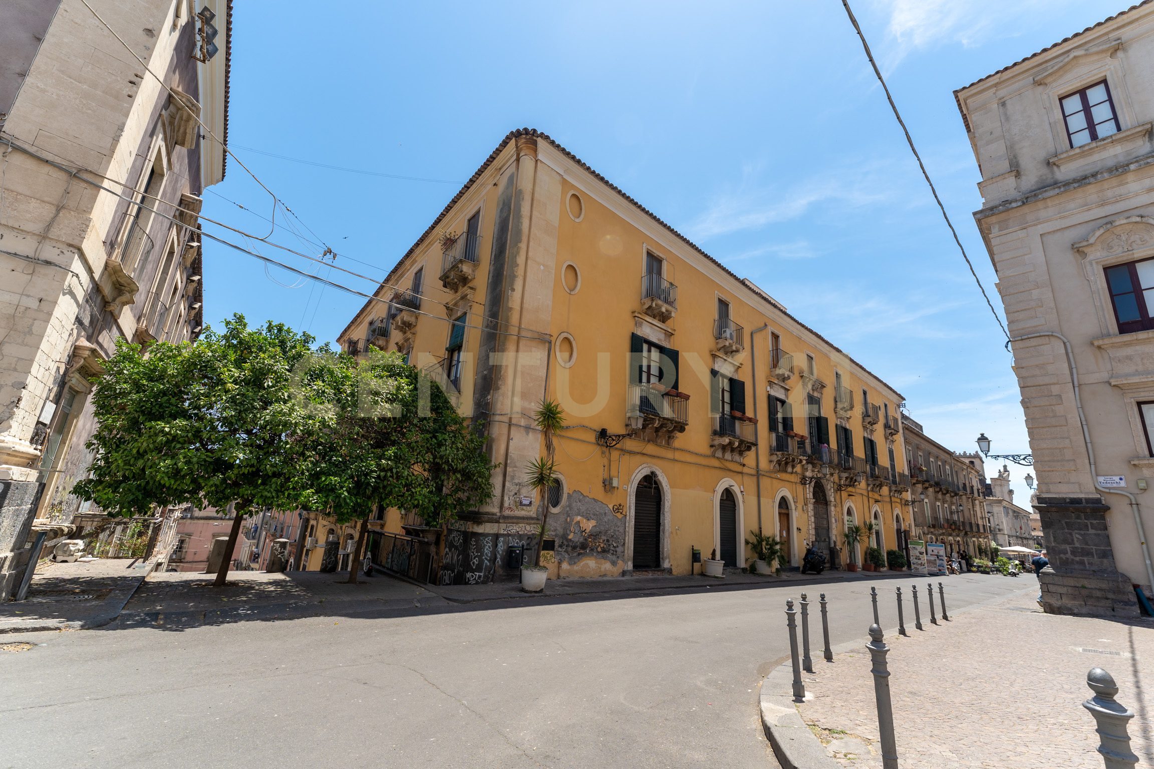 Trilocale da ristrutturare in via crociferi, Catania