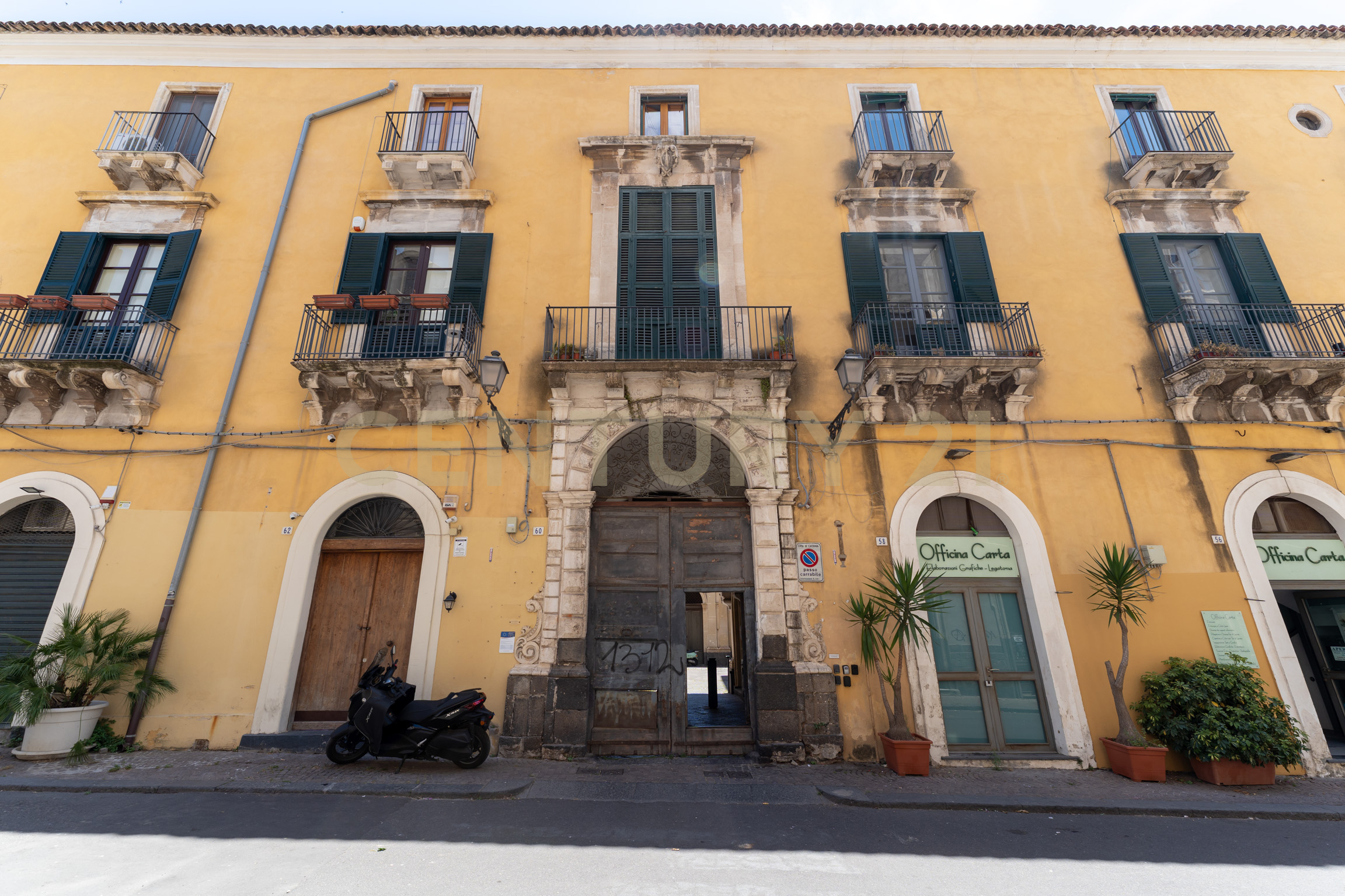 Trilocale da ristrutturare in via crociferi, Catania