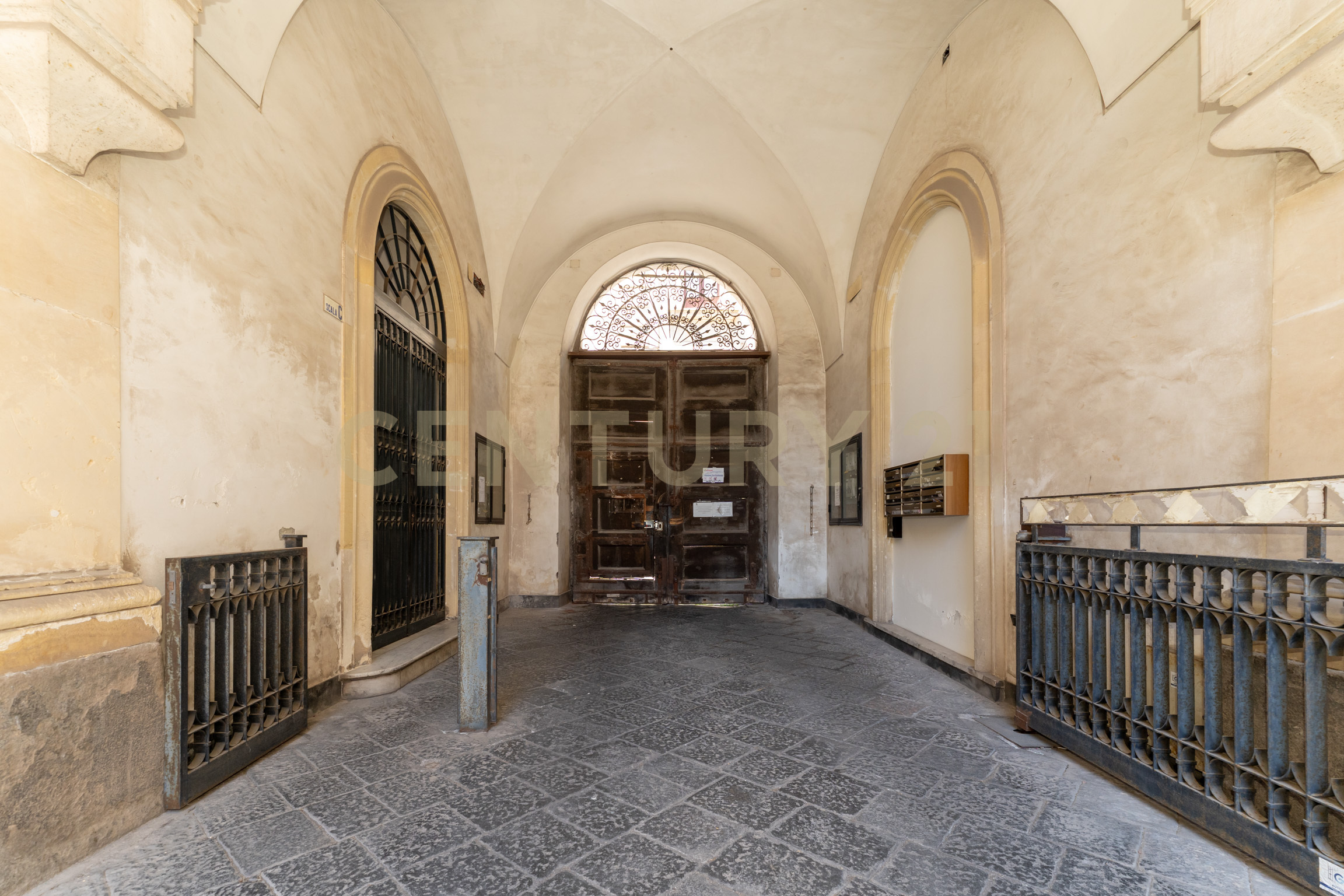 Trilocale da ristrutturare in via crociferi, Catania
