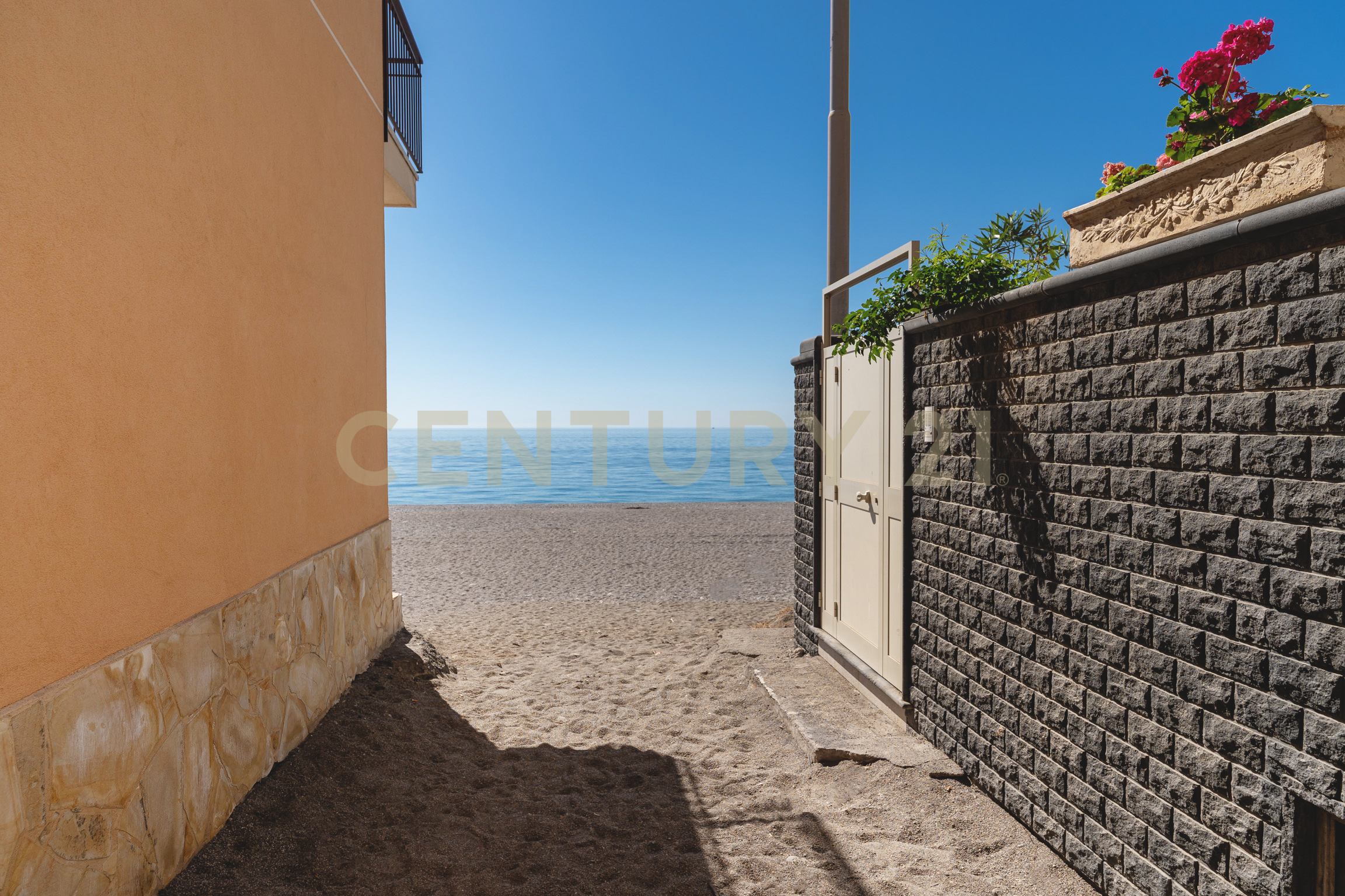 Trilocale vista mare in via spiaggia 113, Mascali