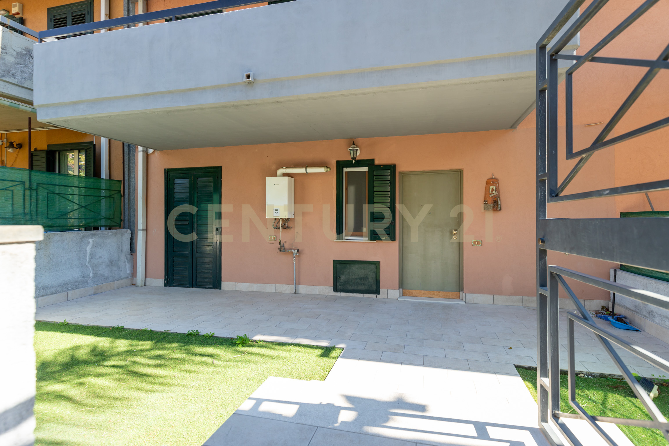 Villetta a schiera con terrazzi in via vampolieri 34, Aci Catena