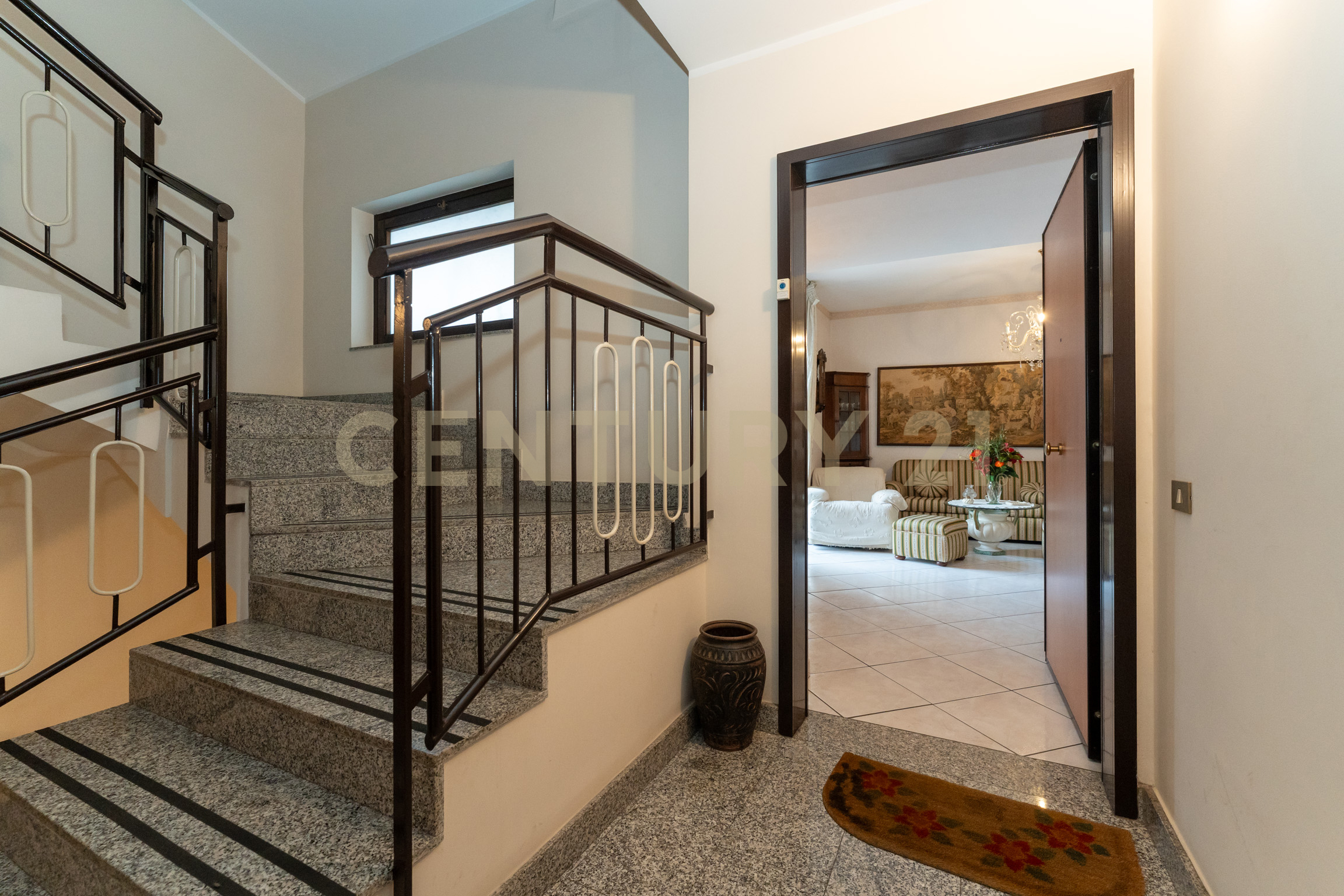 Trilocale con terrazzo in via della regione 105, San Giovanni la Punta