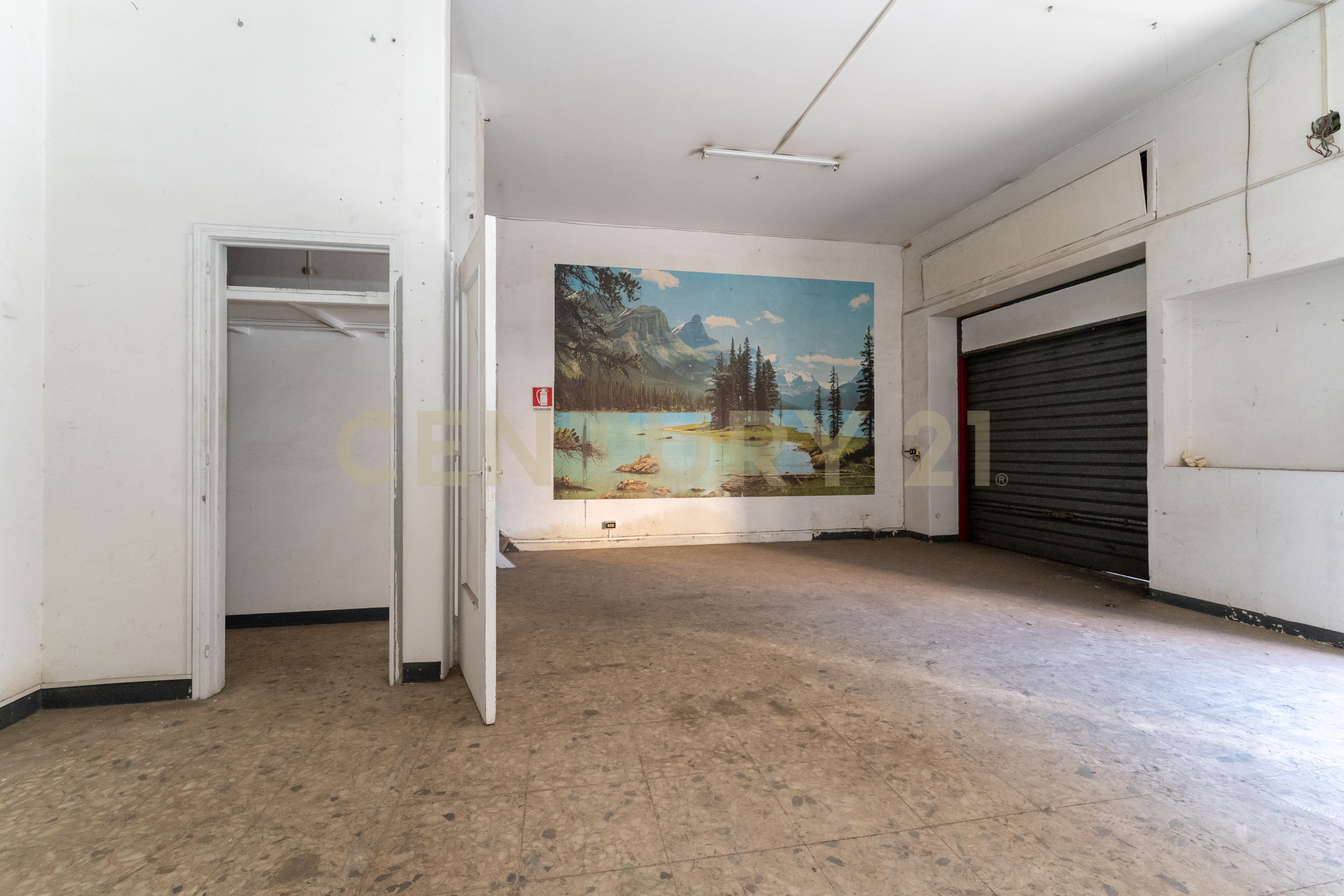 Locale commerciale in vendita in via bronte 2, Catania