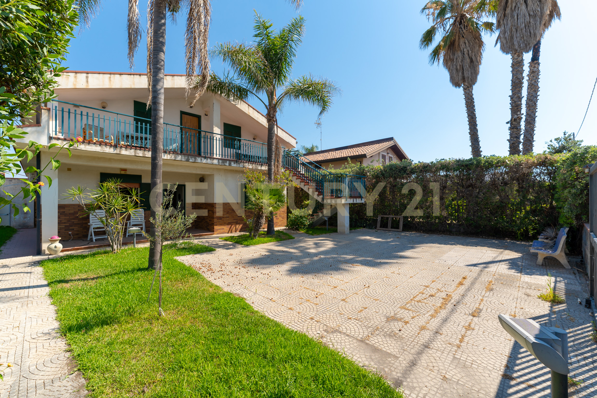 Casa indipendente con giardino in via dei geranei, Augusta