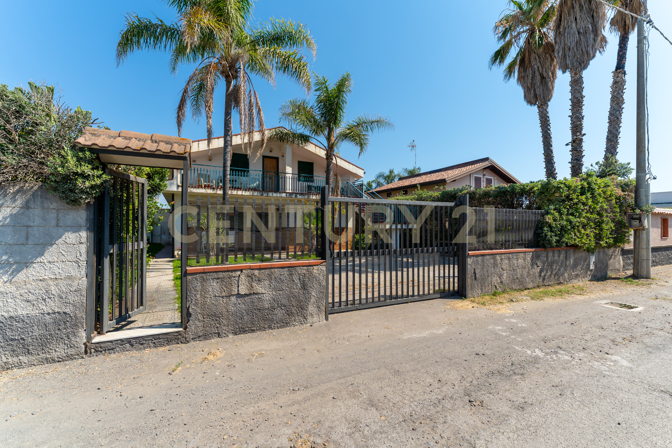 Casa indipendente con giardino in via dei geranei, Augusta