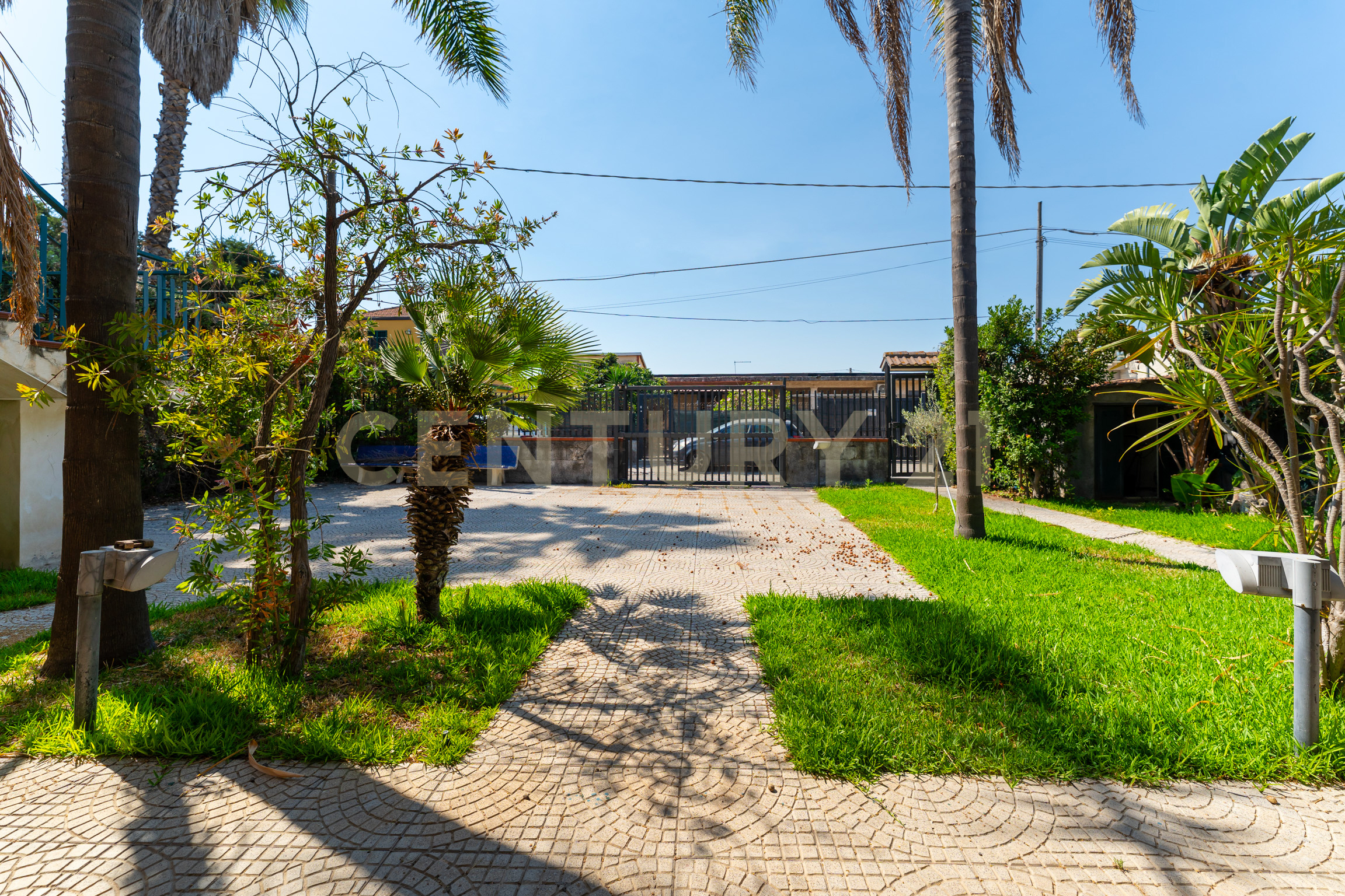 Villa con giardino in via dei geranei 12, Augusta