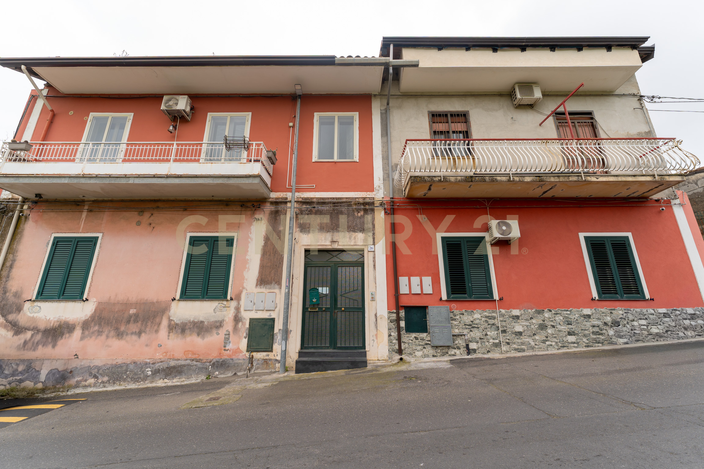 Trilocale con terrazzo in via nizzeti 58, Valverde