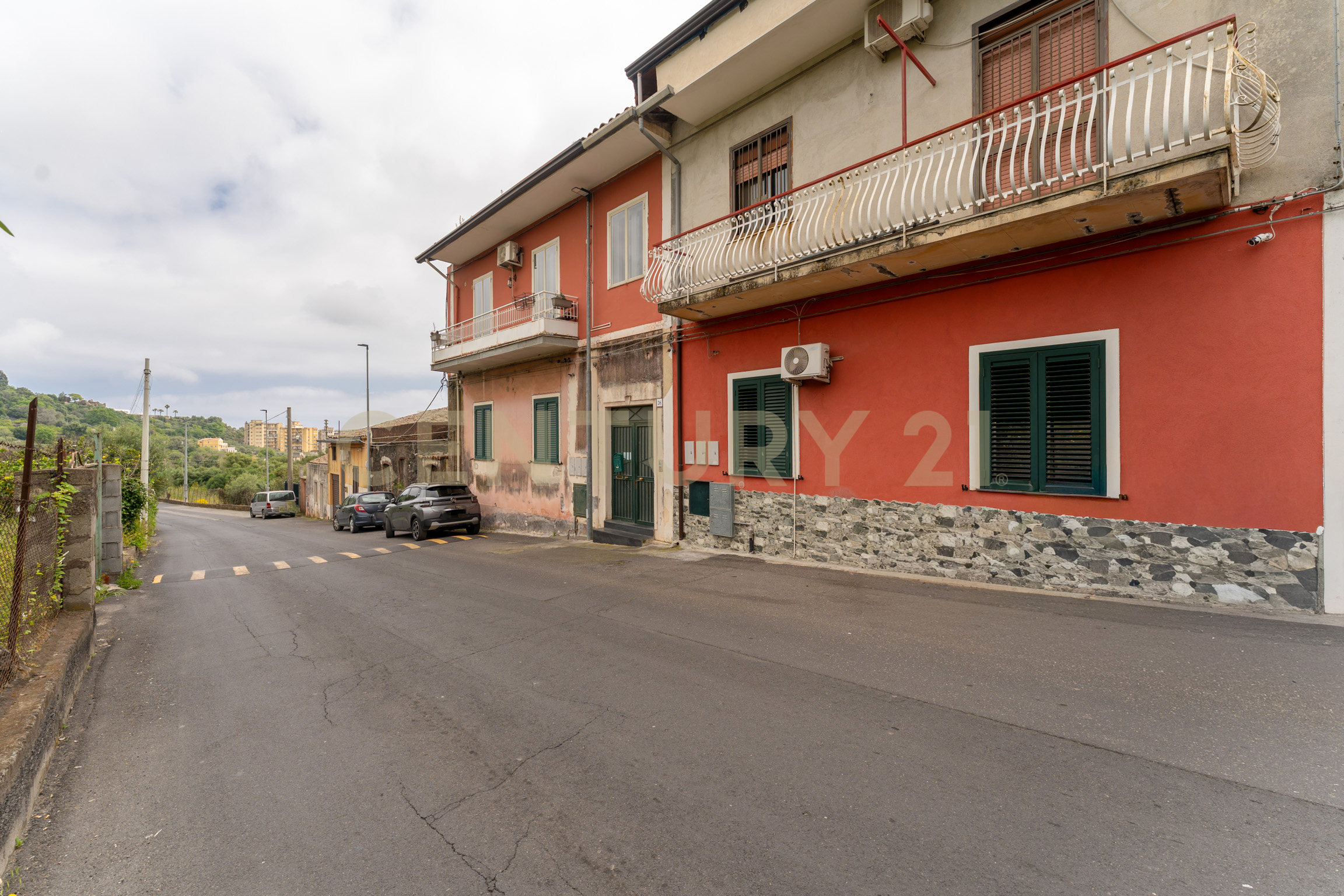 Trilocale con terrazzo in via nizzeti 58, Valverde