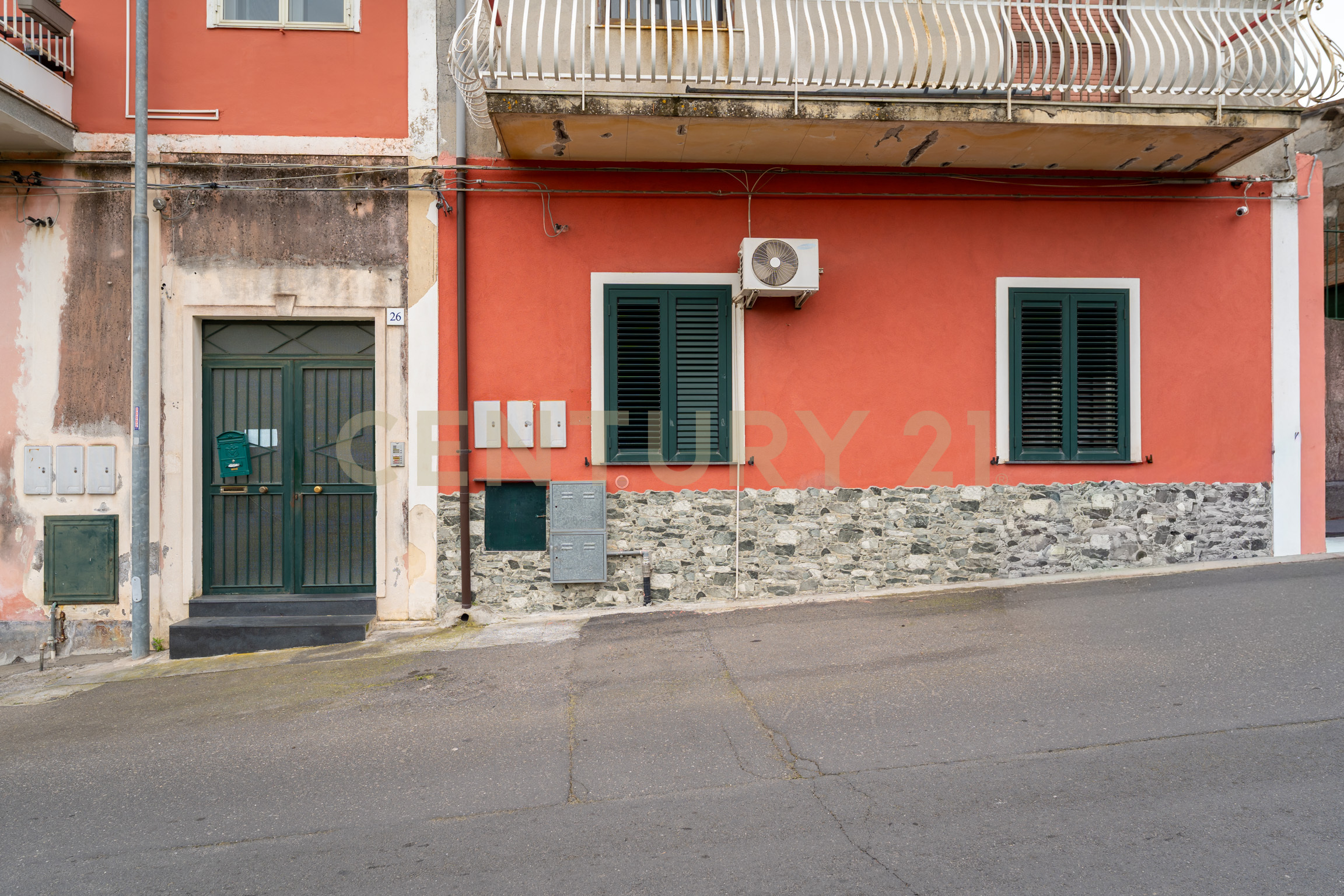 Trilocale con terrazzo in via nizzeti 58, Valverde