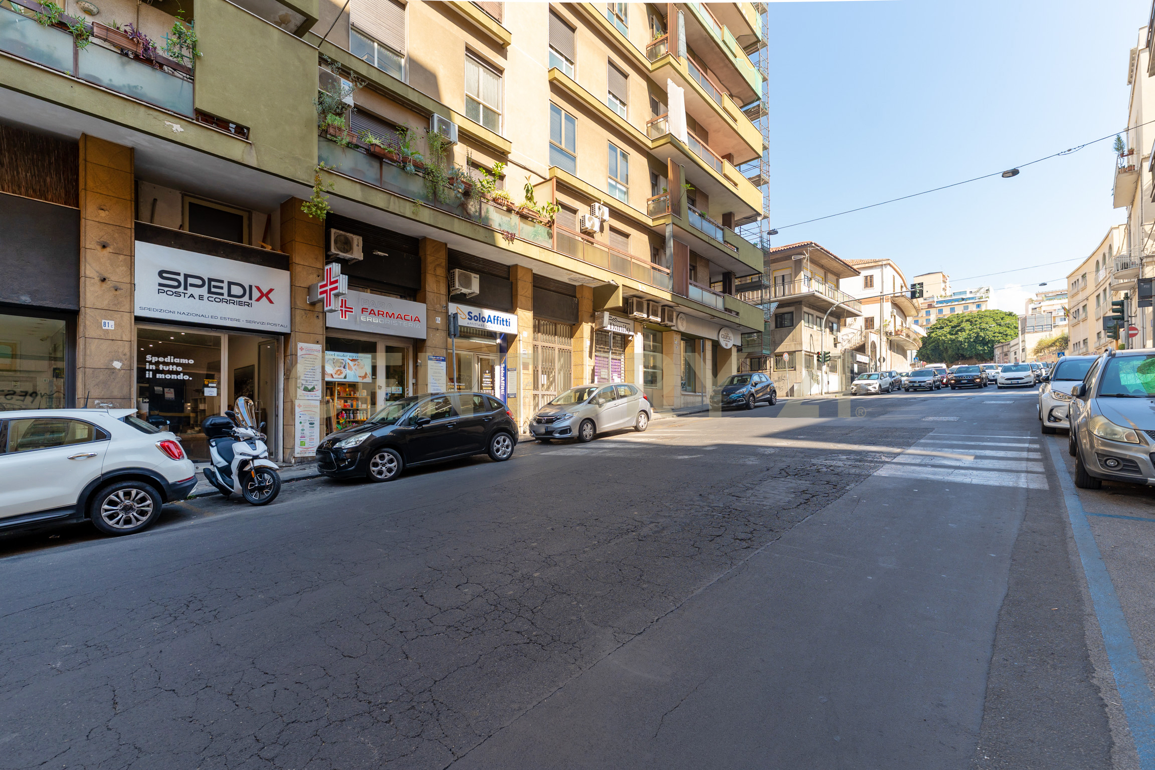 Locale commerciale ristrutturata in via passo gravina 81c, Catania