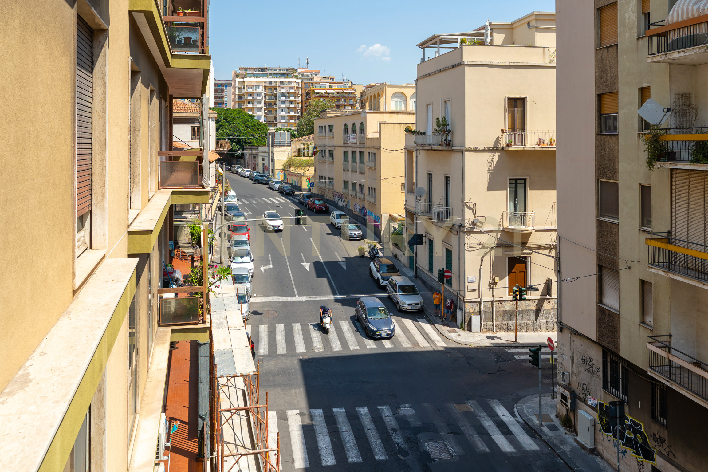 Locale commerciale ristrutturata in via passo gravina 81c, Catania