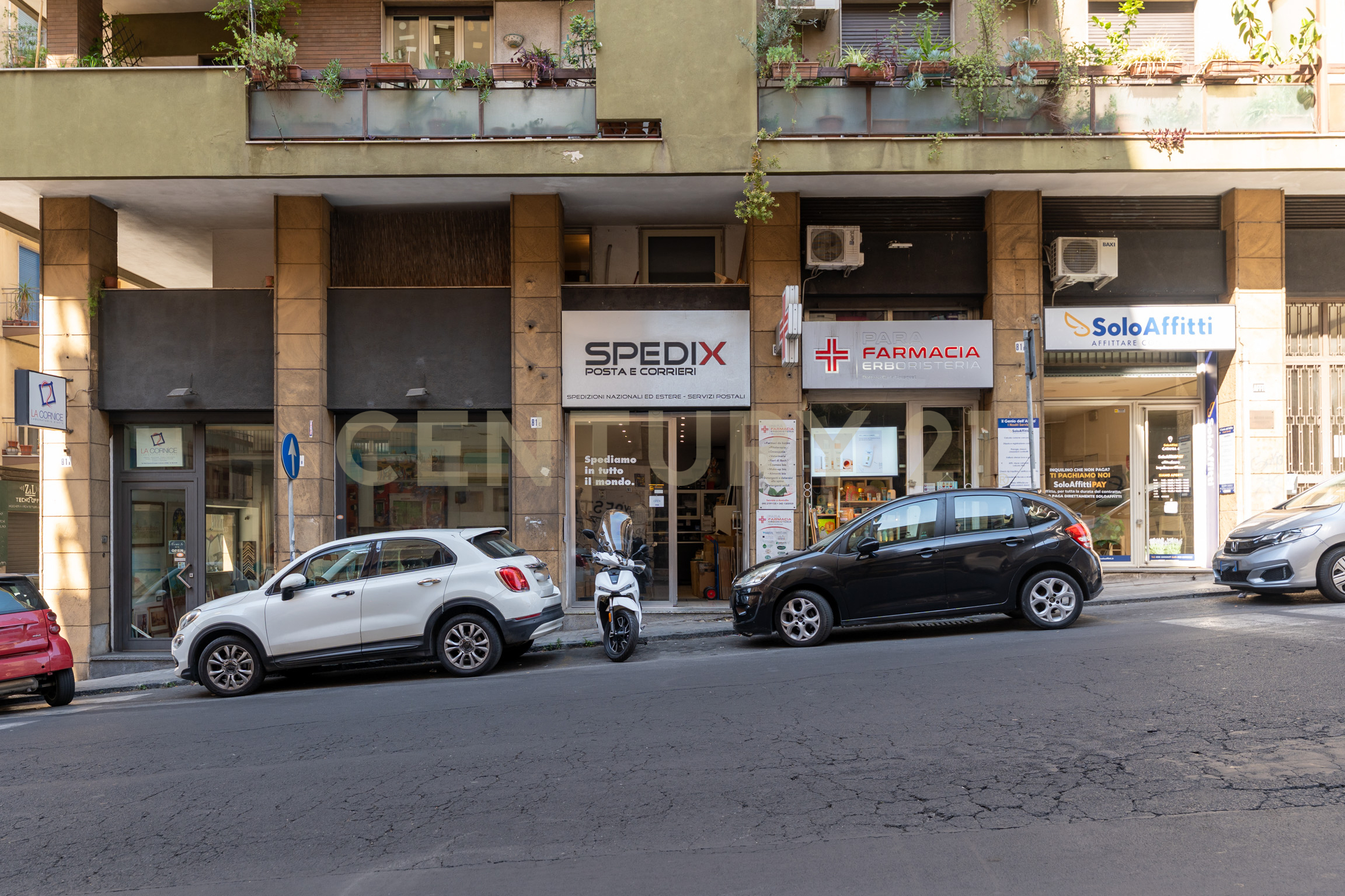 Locale commerciale ristrutturata in via passo gravina 81c, Catania